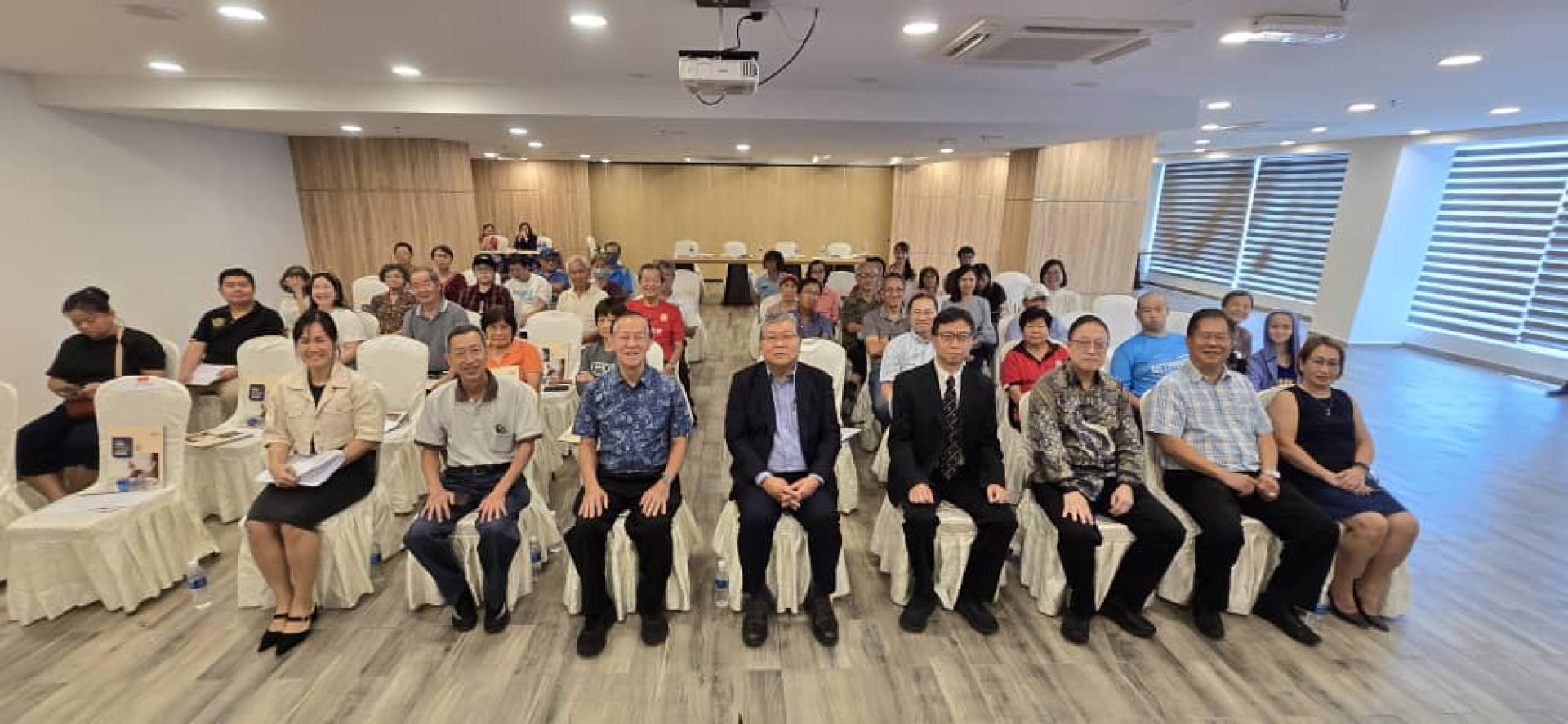 美里中华总商会主办社区健康意识讲座全体出席者合影。
