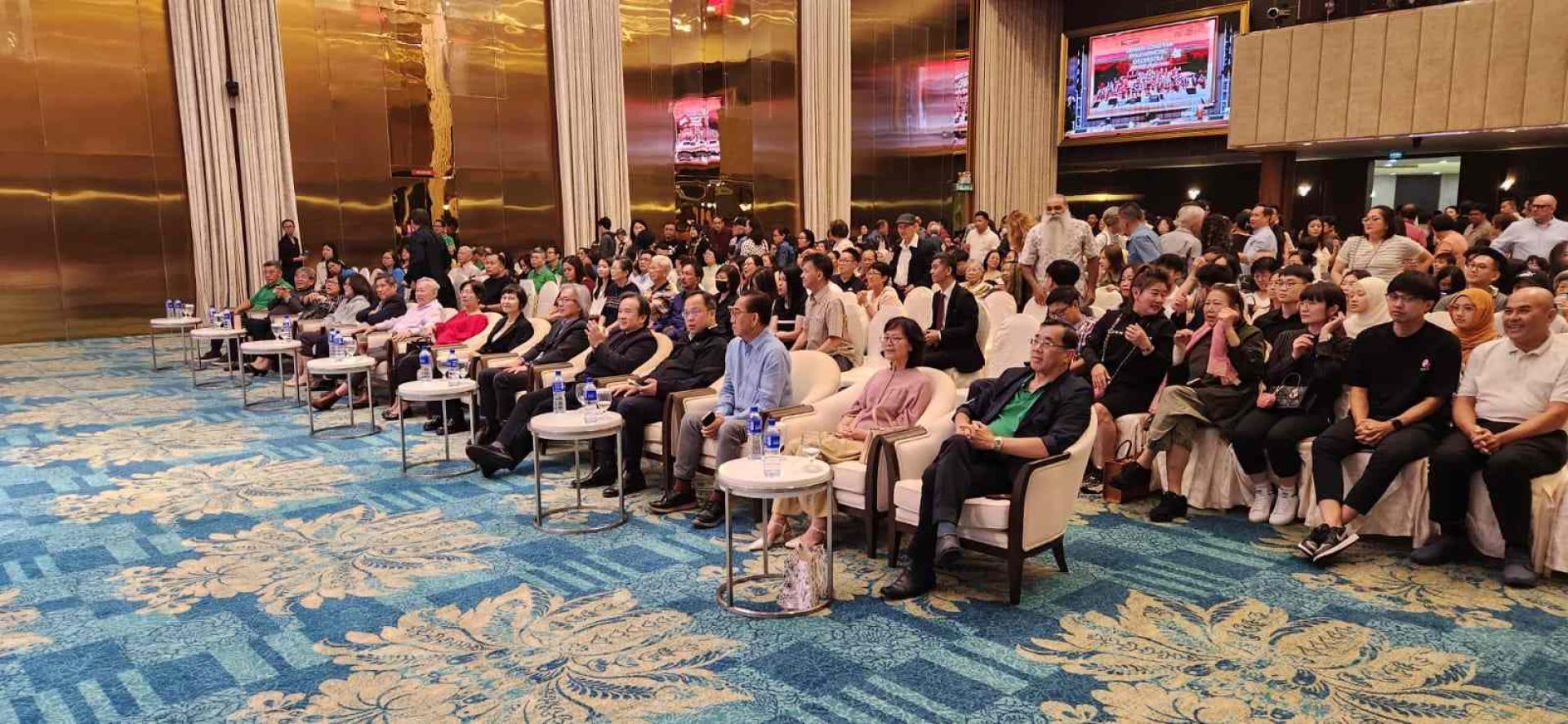 驻汶莱台北经济文化代表处史亚平代表与汶莱台湾商会会长吴家鑫 、名誉会长庄钖山、卢顺年伉俪、刘瑞和伉俪、魏木忠等人出席观看音乐表演