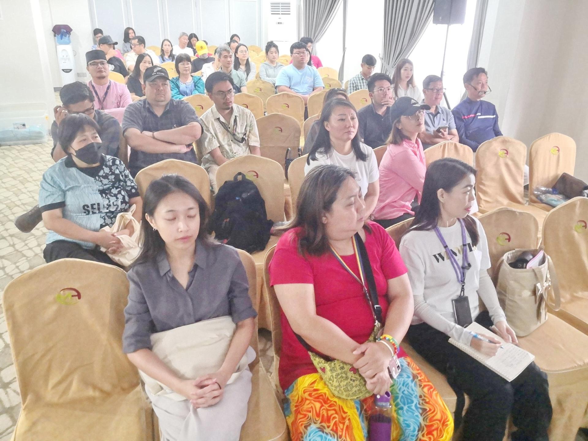 近50名新晋导游及翻译员于前天进行一场全面且密集的专业培训及说明会时。