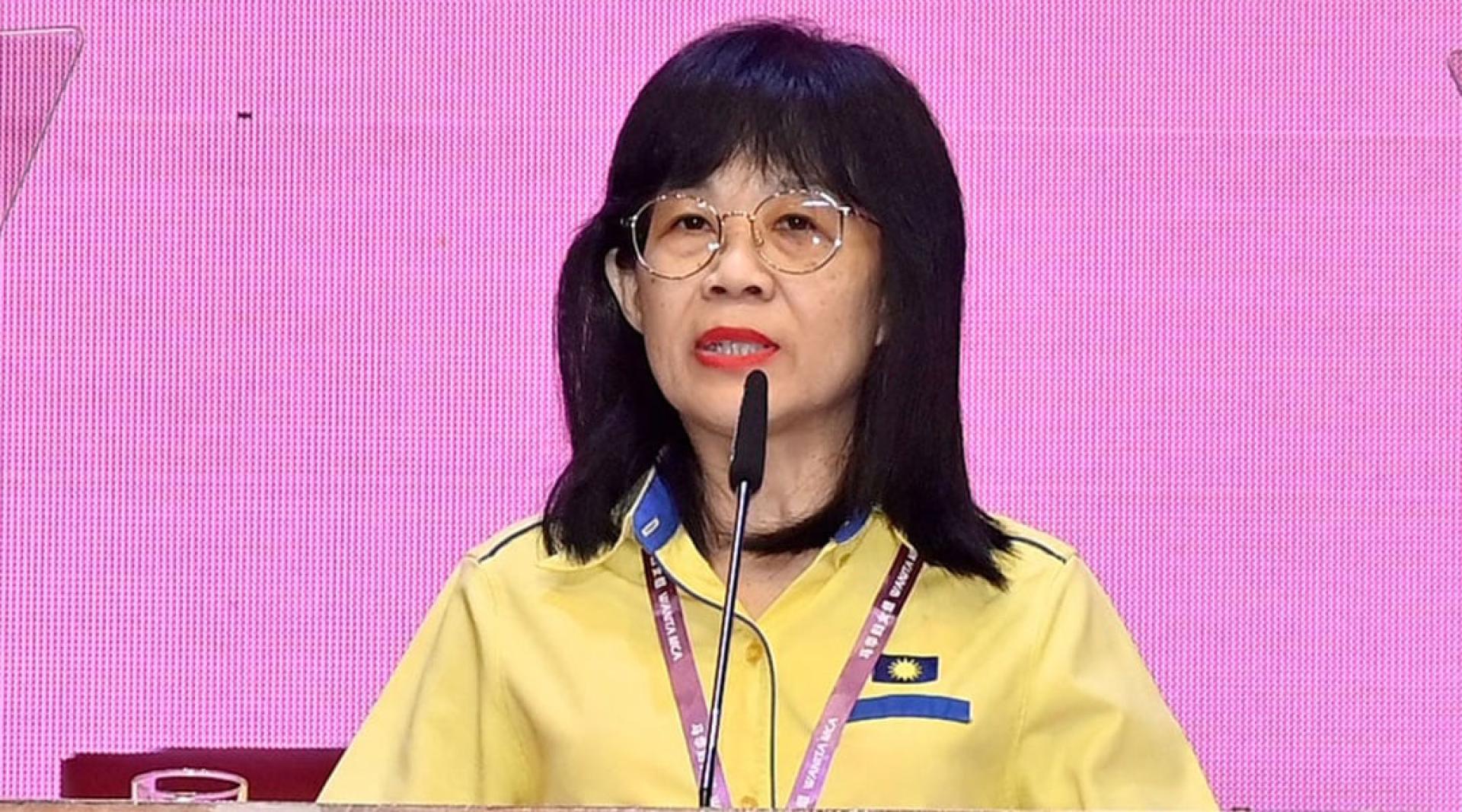 黄友凤指，我国女性正式员工的月薪中位数已达3000令吉；然而，与男性的3045令吉的薪资相比，女性薪资仍比男性低1.5%。