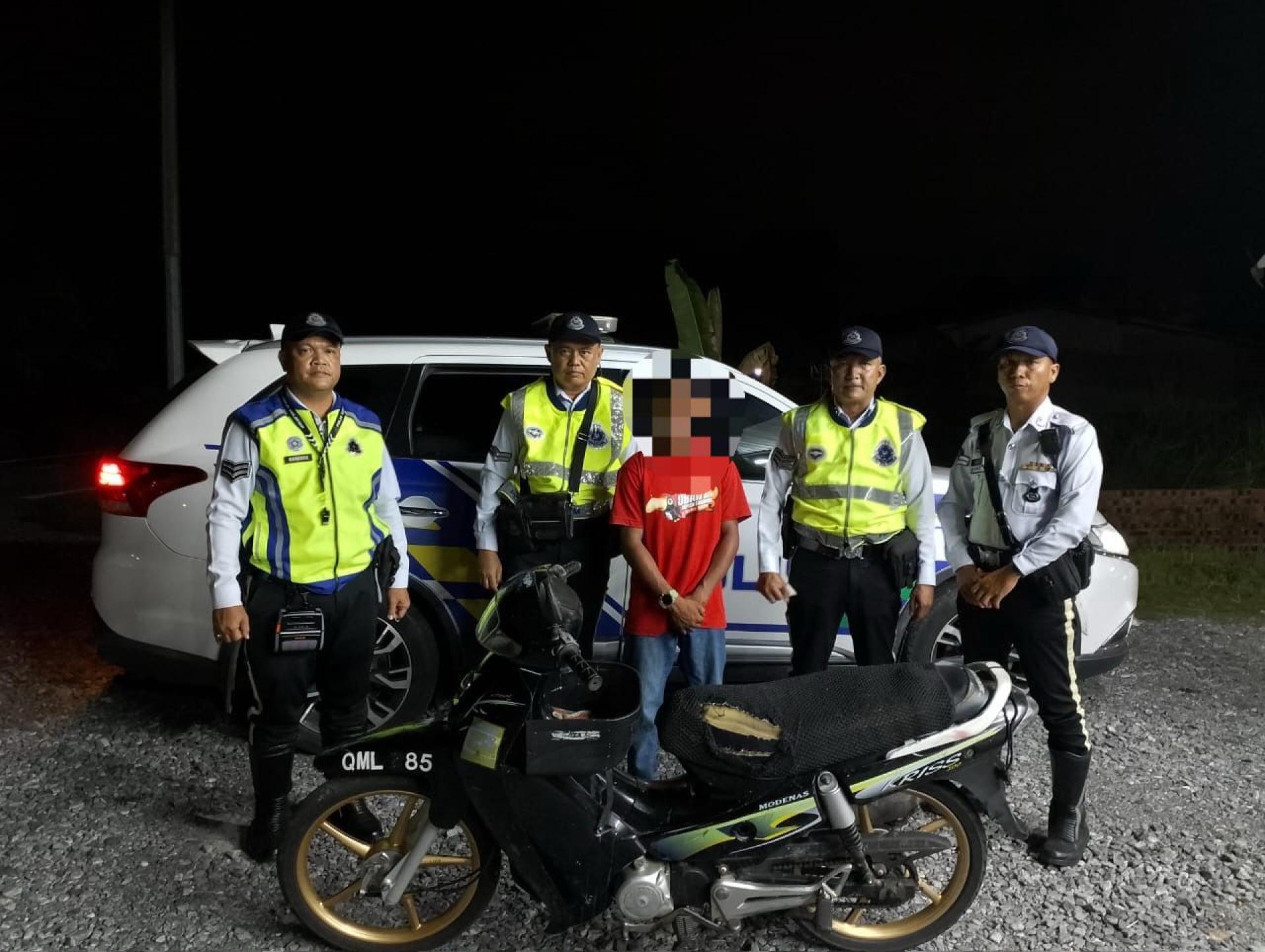 警方于昨日晚上约9时15分，在史纳汀路一带将一名21岁本地男子逮捕归案，并起获一辆涉案摩托车。