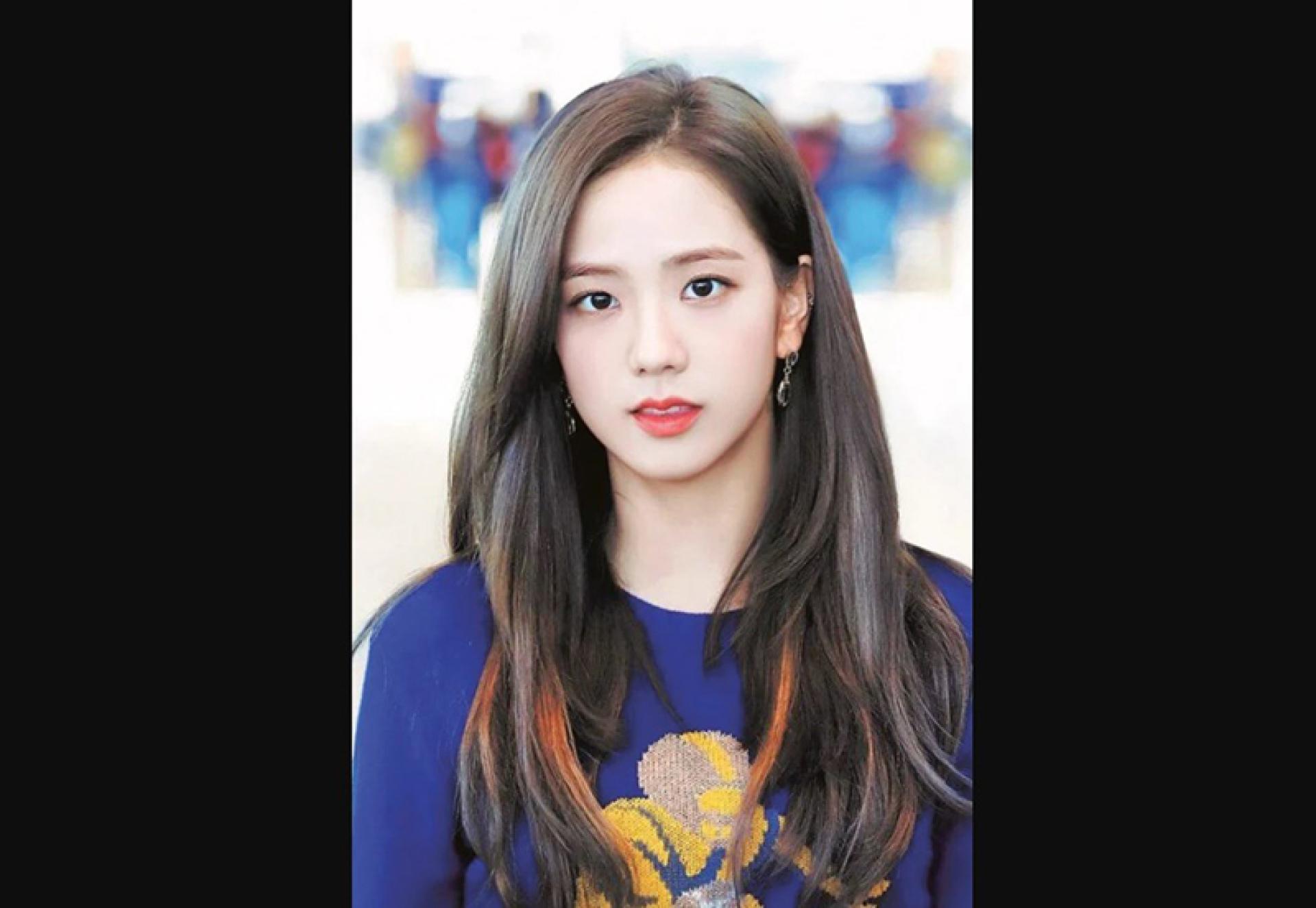 Jisoo连续3年获得《Nubia》全球10大最美女性第1名。