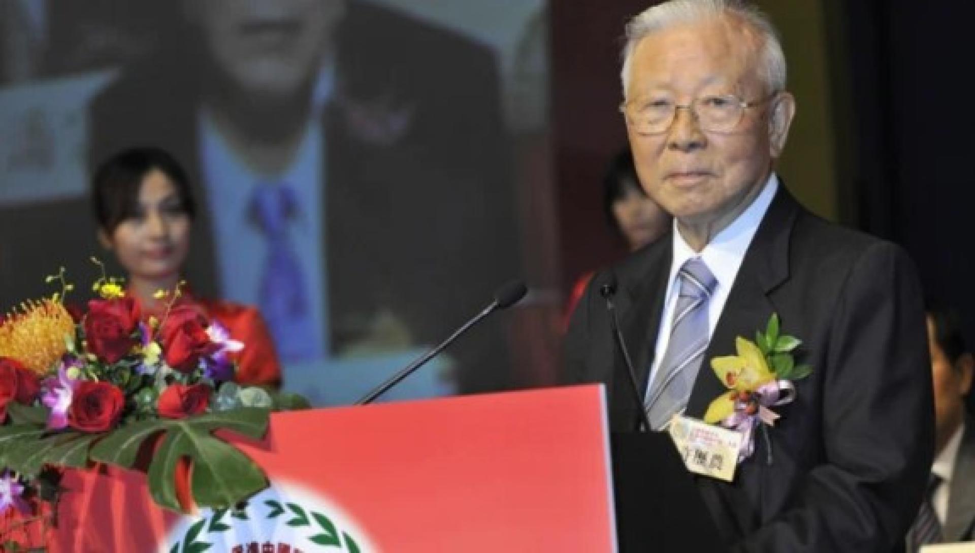 2010年9月，许历农出席在香港举行的全球华侨华人促进中国和平统一大会。