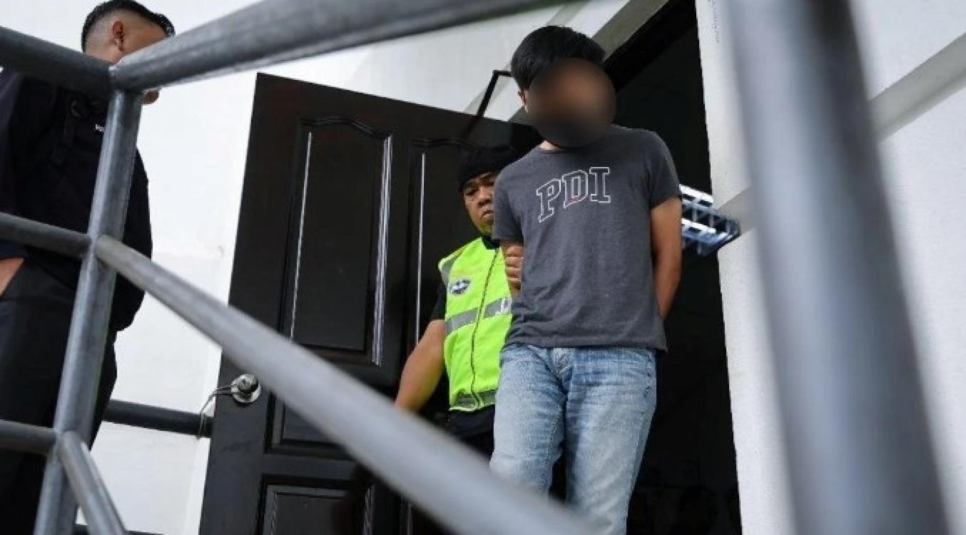 根据控状，被告杰尼西斯（30岁）涉嫌于4月26日枪杀34岁男子莫哈末扎基（Muhammad Zaki Iderus），触犯《刑事法典》第302条文。