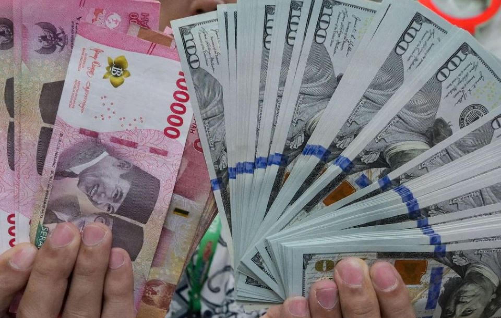印尼央行上个月为扶持印尼盾兑美元汇率，动用了大量外汇储备。