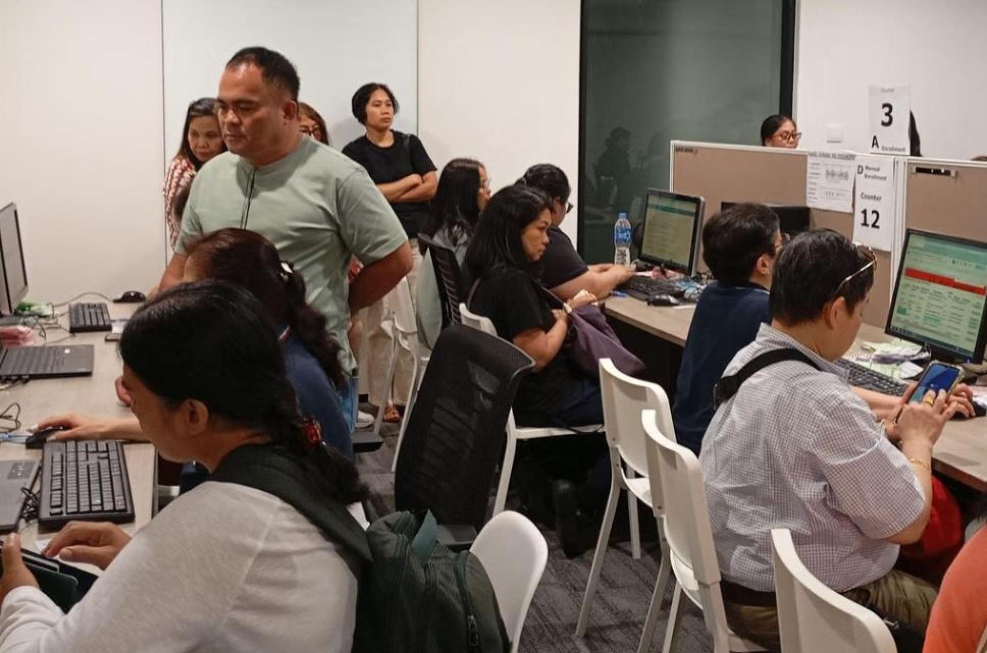 在海外工作的菲律宾人上星期天（5月4日），在菲律宾驻香港总领事馆进行线上投票。