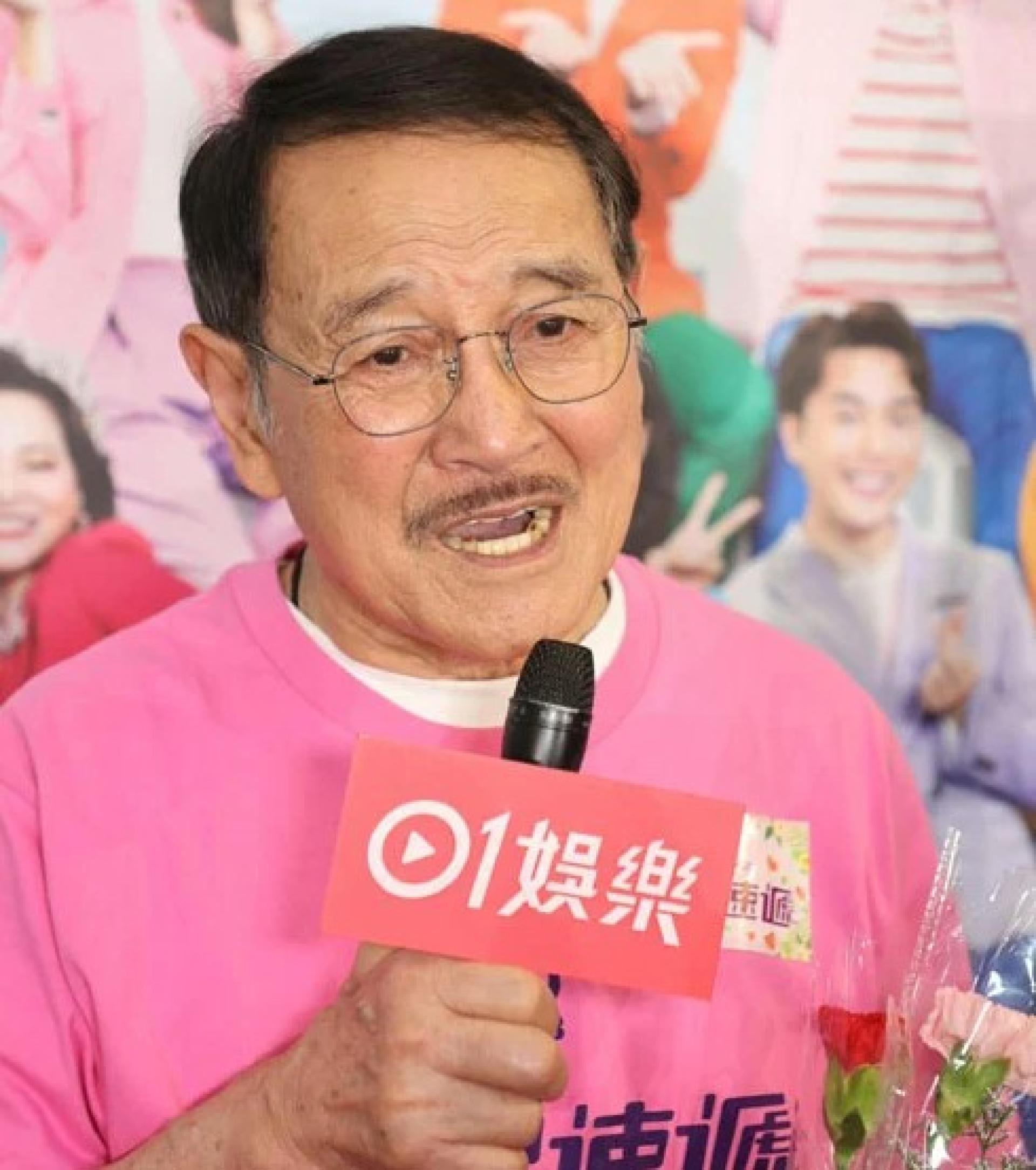 刘丹大赞孙女十分乖巧。