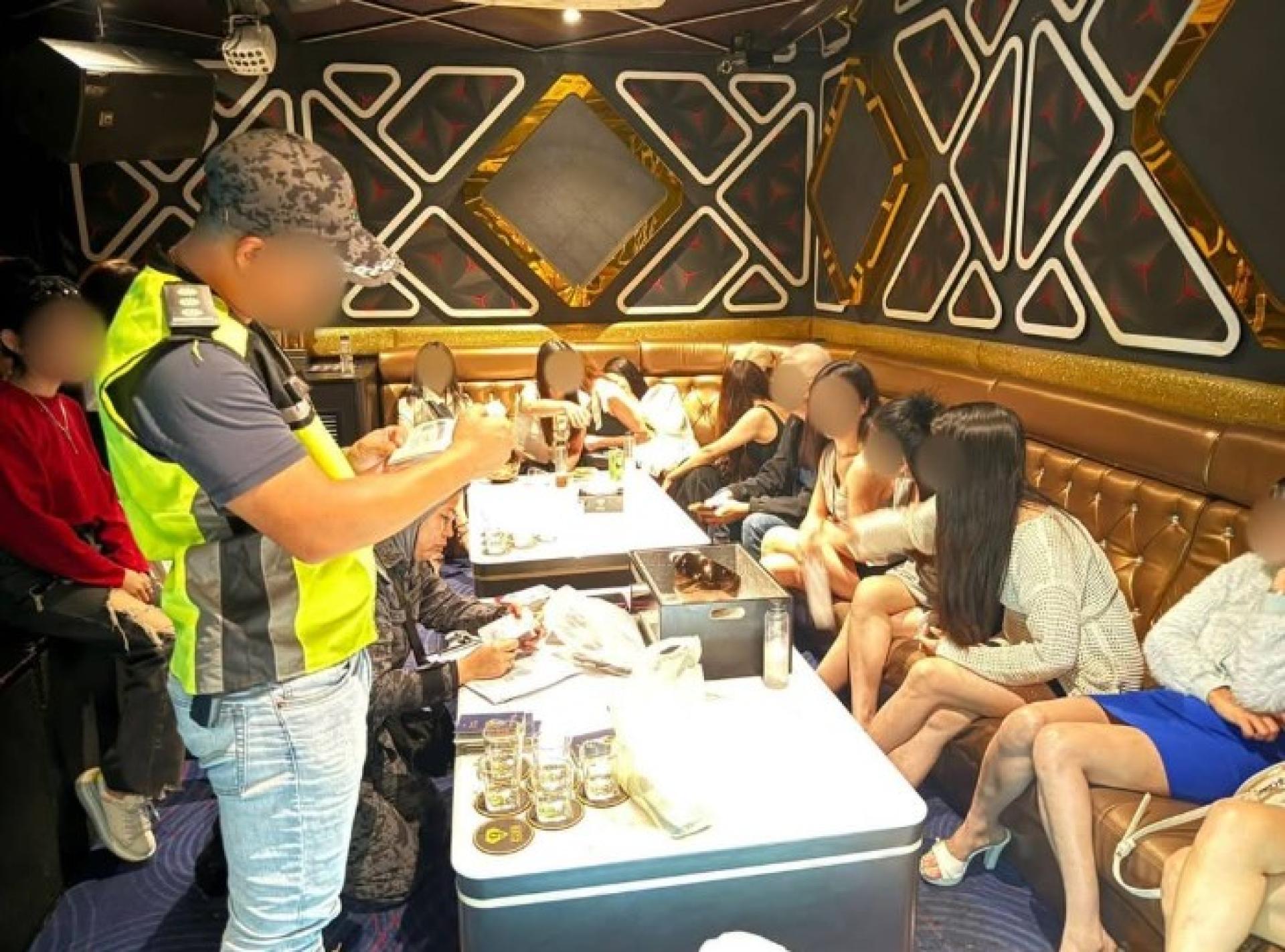 部分在美里知名KTV被捕的外籍女陪酒员。