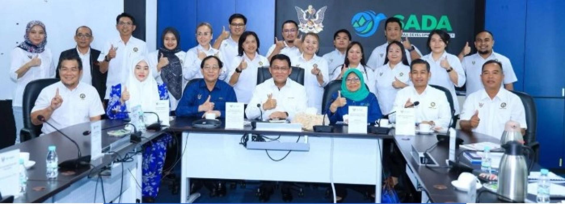 Datuk Dr. Abdul Rahman Junaidi ketika melawat Pejabat SADA.