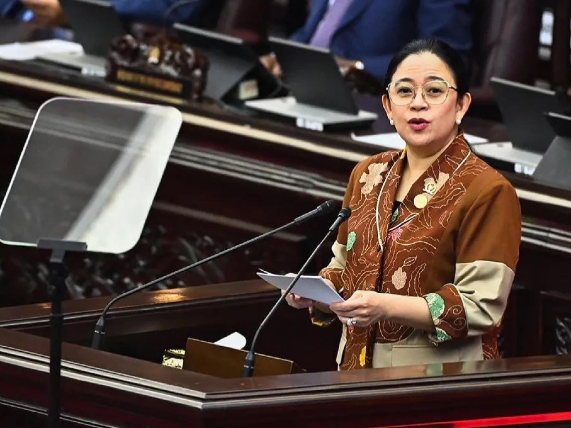 众议院议长马哈拉尼在雅加达举行的伊斯兰会议组织成员国议会联盟 (PUIC) 第 19 届会议开幕式上发表讲话。