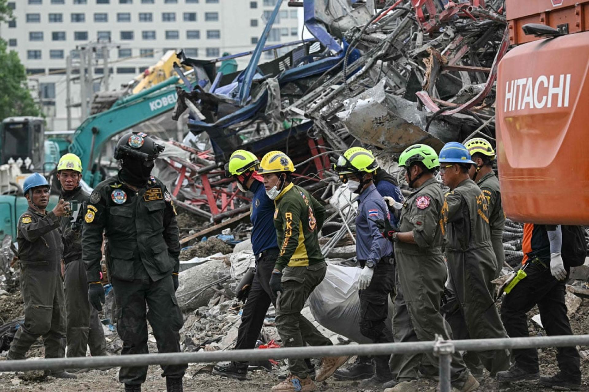 国当局从倒塌大楼的废墟中搜寻出89具遗体，仍有7人下落不明。图摄于3月30日。