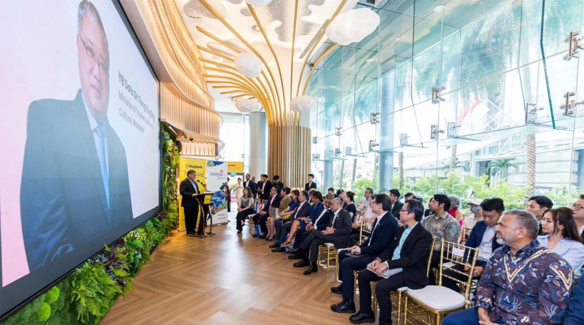 庆信在推介礼上致词，极力推广“马来西亚第二家园”（MM2H）计划。