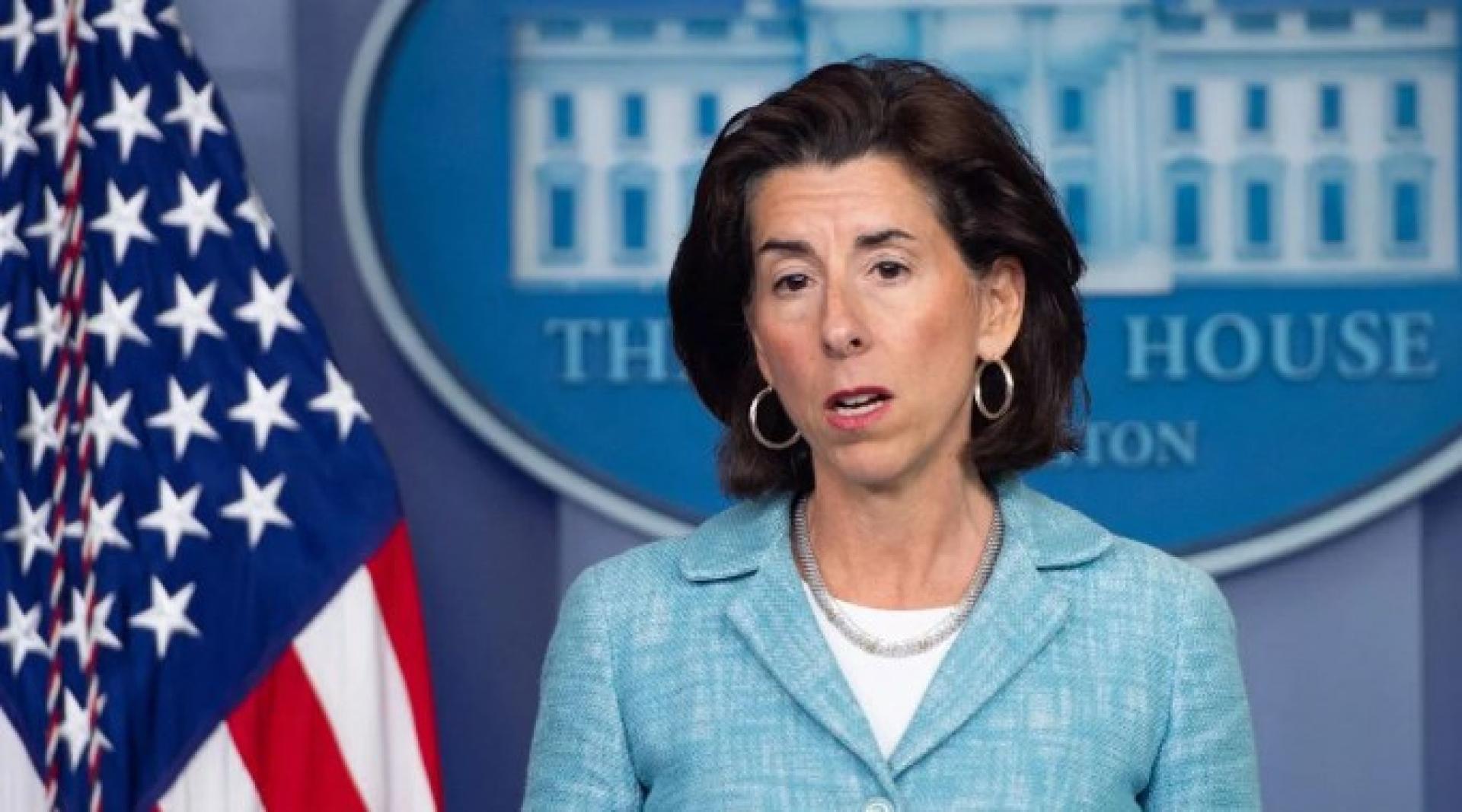 美国商务部长雷蒙多表示，新的出口限制措施目的是阻止中国推进半导体制造系统，用于支援军事现代化。