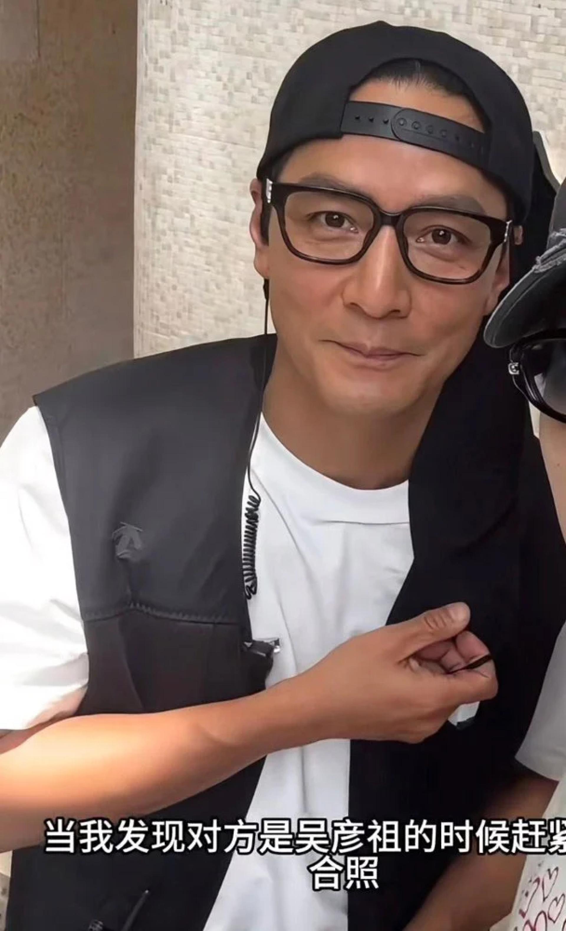 有粉丝护航因为吴彦祖包得太密实。