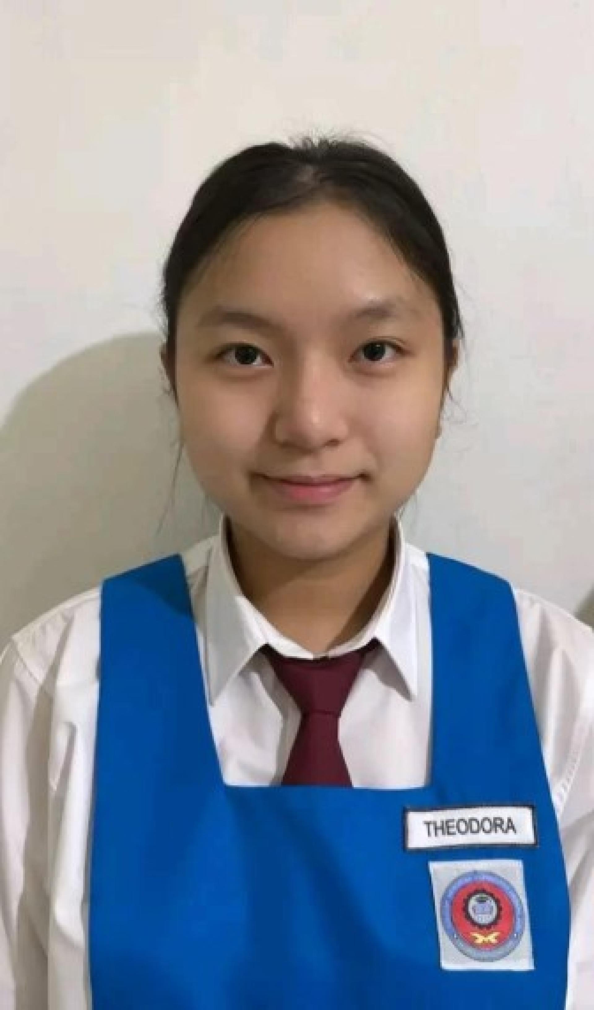 马宝国中的中五生Theodora Pei Ern Huei，成功获得2025年全球英语奥林匹克总决赛四名马来西亚决赛选手之一的宝贵席位。