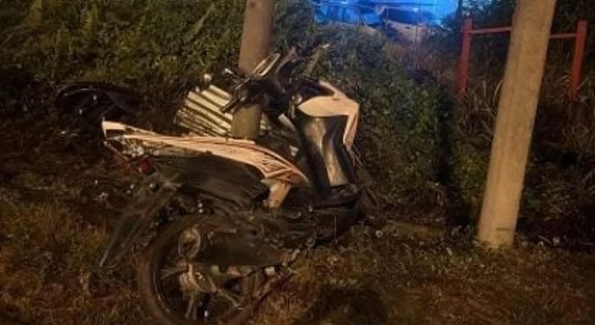 摩托车与休旅车碰撞，酿1死2伤悲剧。
