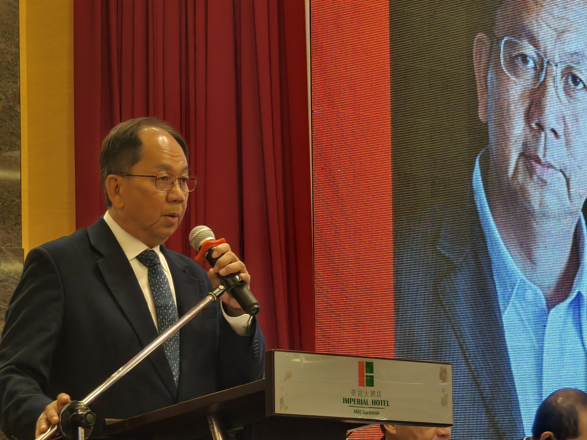 许综文于车总第47届会员代表大会上发表讲话。