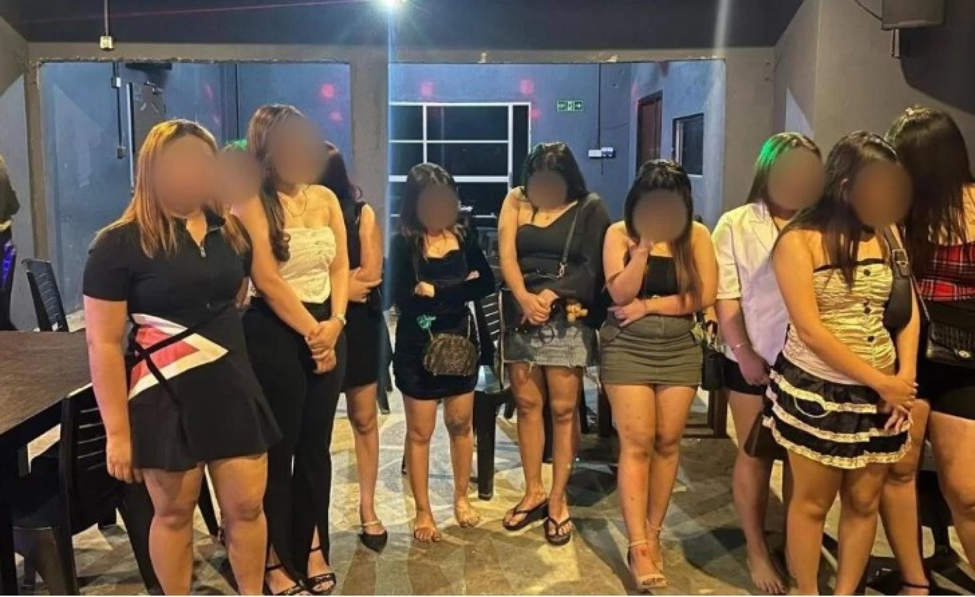 移民局官员在“Op Gegar”行动中逮捕外国女性。