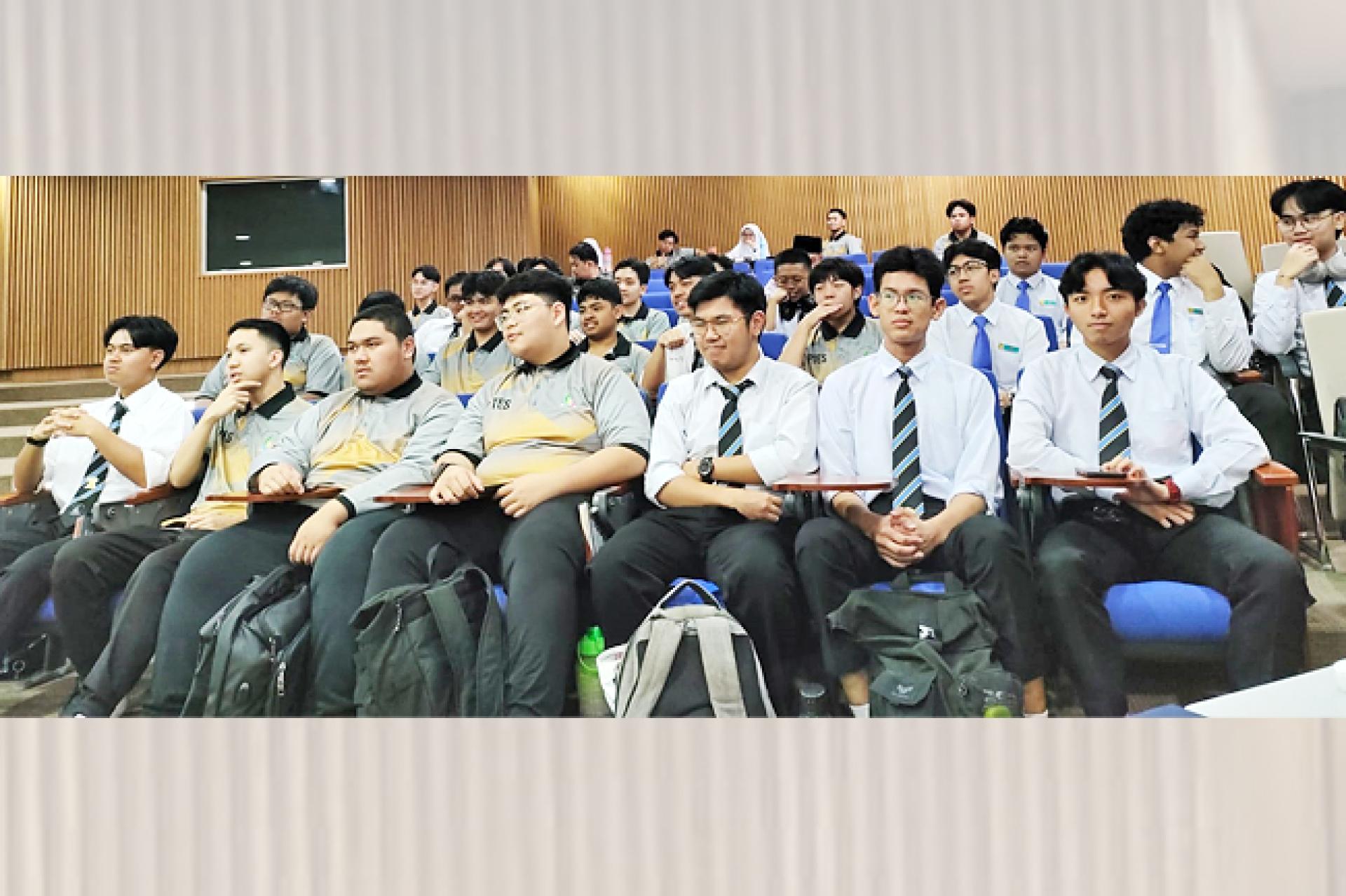 学生出席聆听艾滋病毒宣传会