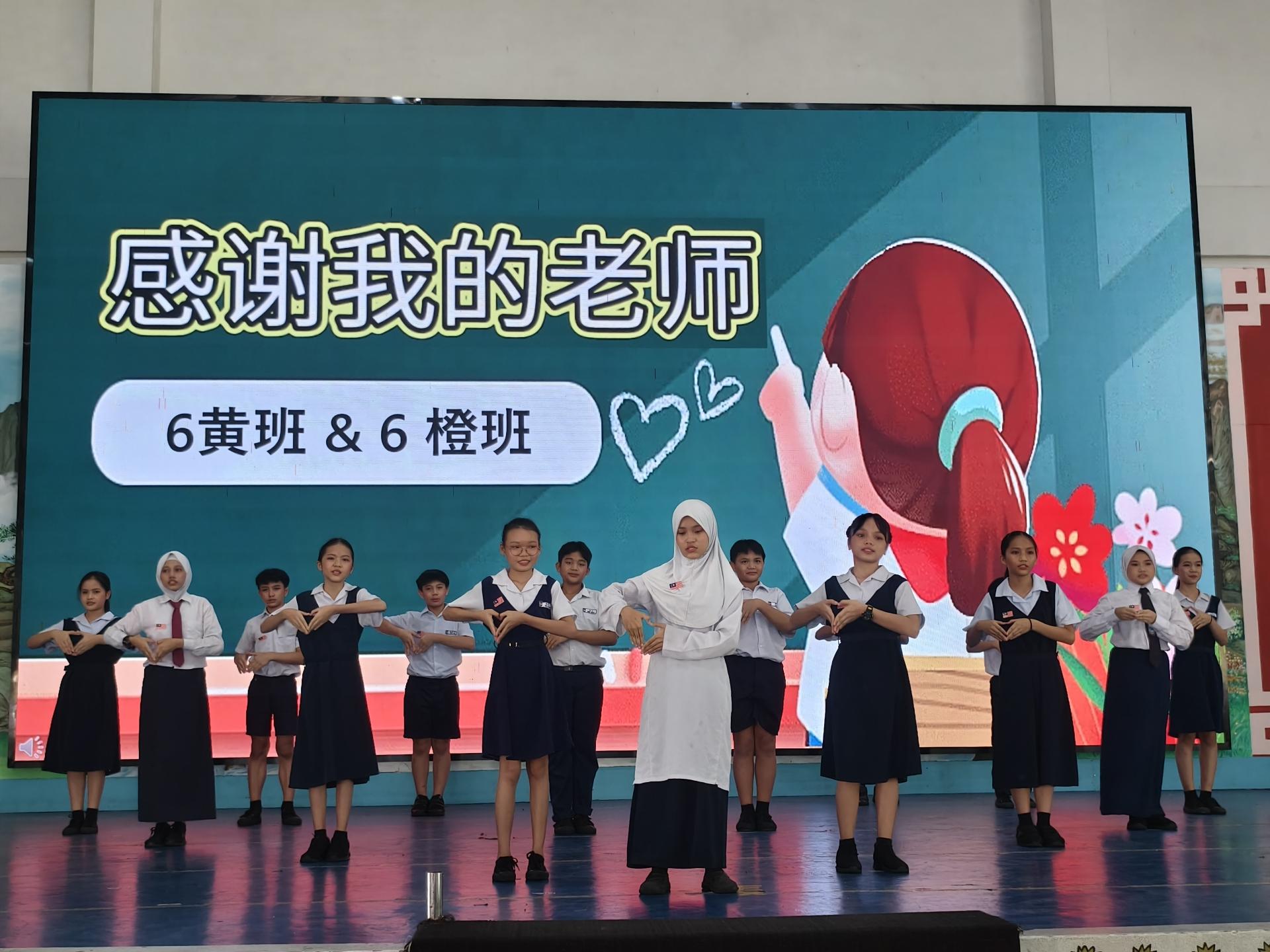 《感谢我的老师》唱游手语合唱。