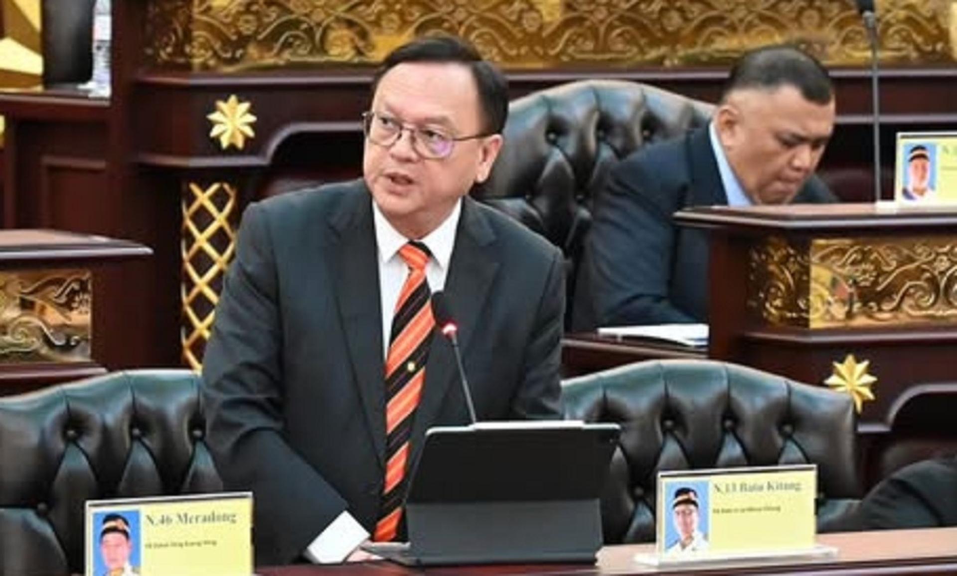 拿督罗克强在参与辩论时发言。