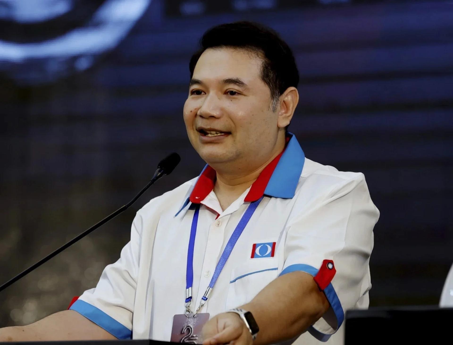 拉菲兹建议，把候选人的资格限定在至少效忠于党5年或以上的党员，并废除新成员直挑大梁的参选制度。
