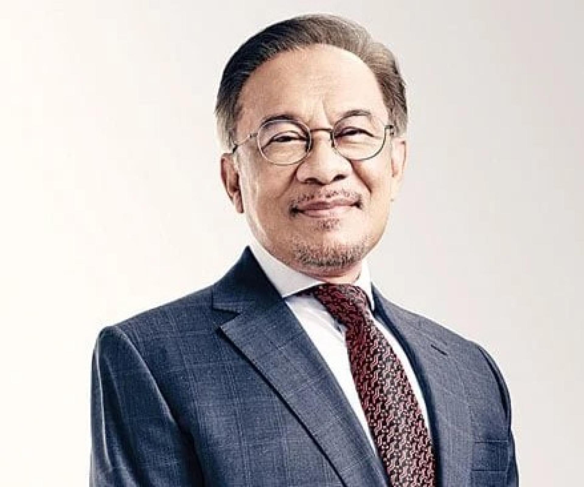 安华与努鲁依莎领导公正党，正式组成“父女配”。