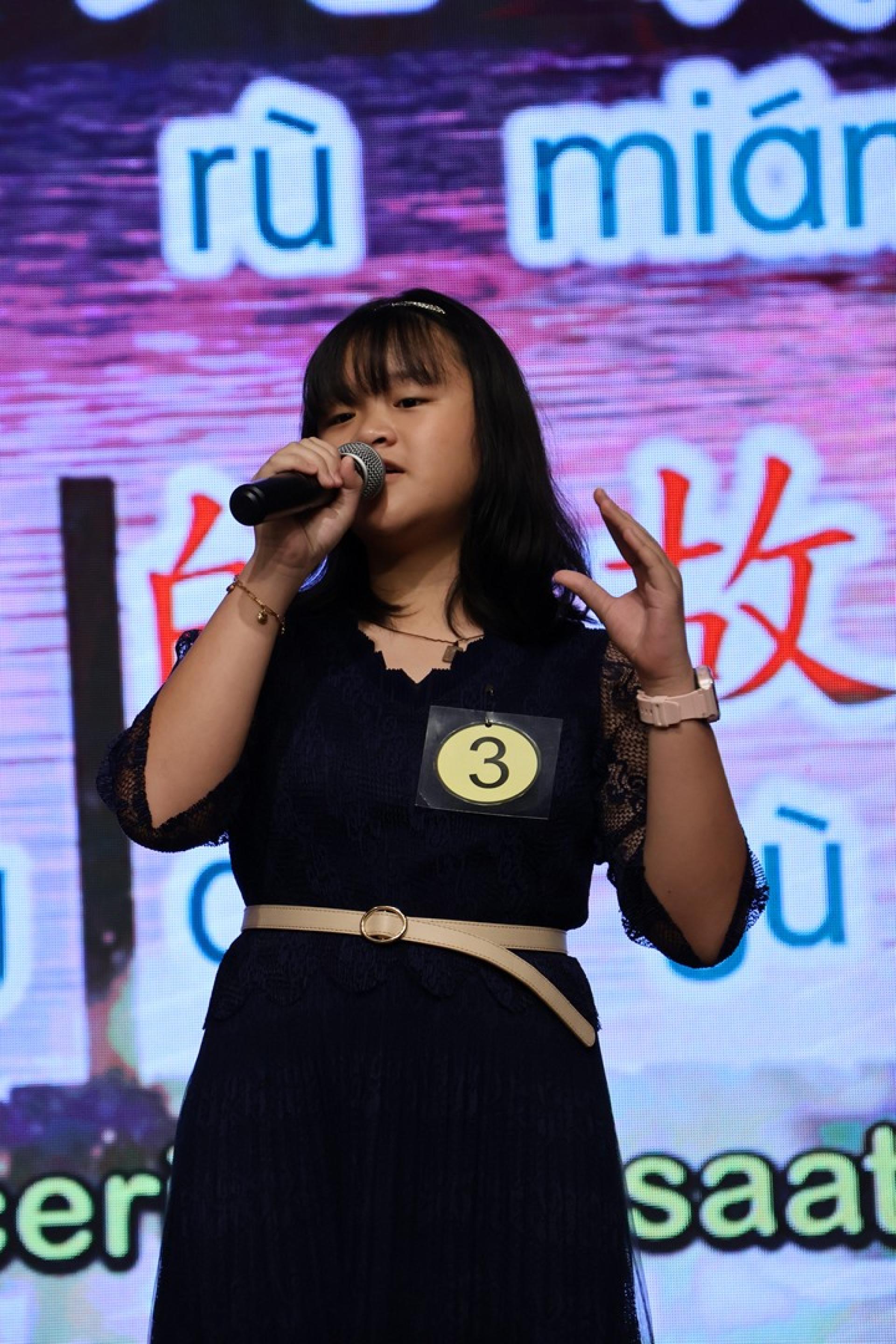 高小华裔组第一名徐安琪