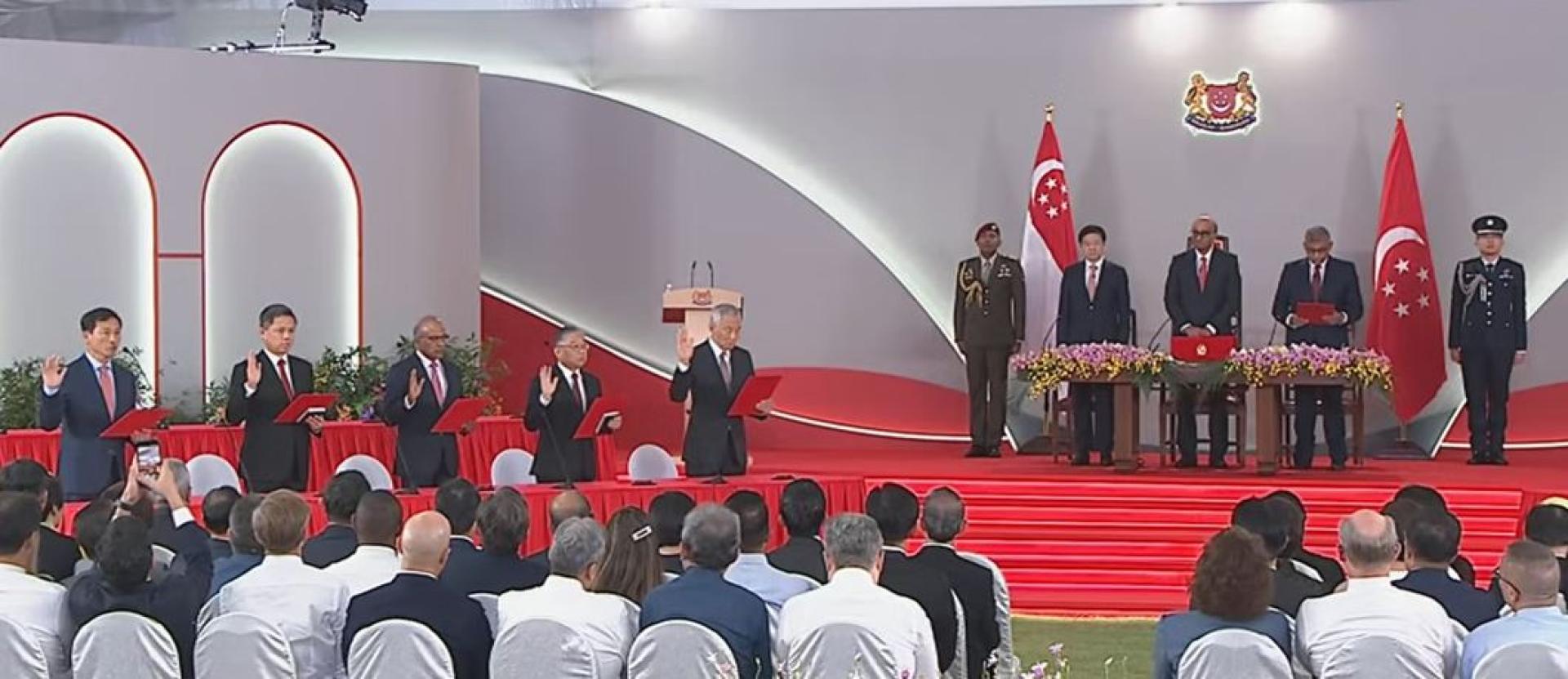 黄循财总理强调，新加坡虽然是一个多元社会，却同样是一个团结一致的国家。“正是我们所坚守的共同价值观和共享的愿景，将全民紧密连结在一起。让我们继续携手并肩，团结前行，共同开创更加光明、美好的未来。”