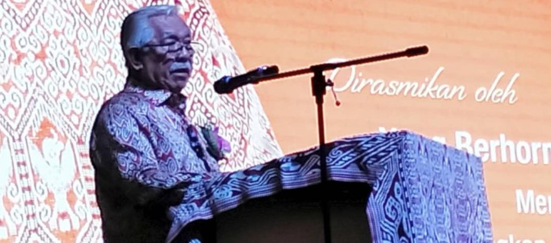 John Sikie semasa berucap pada majlis Pra Gawai Dayak 2025 Peringkat Bahagian Bintulu di salah sebuah restoran terkenal di Bintulu, Sabtu malam.