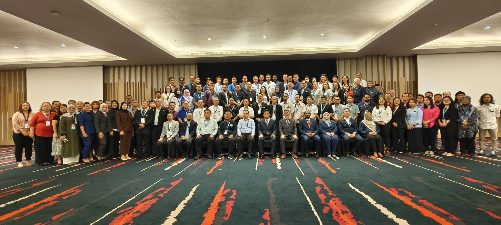 “2025年大马海事劳工研讨会”与会嘉宾合影。