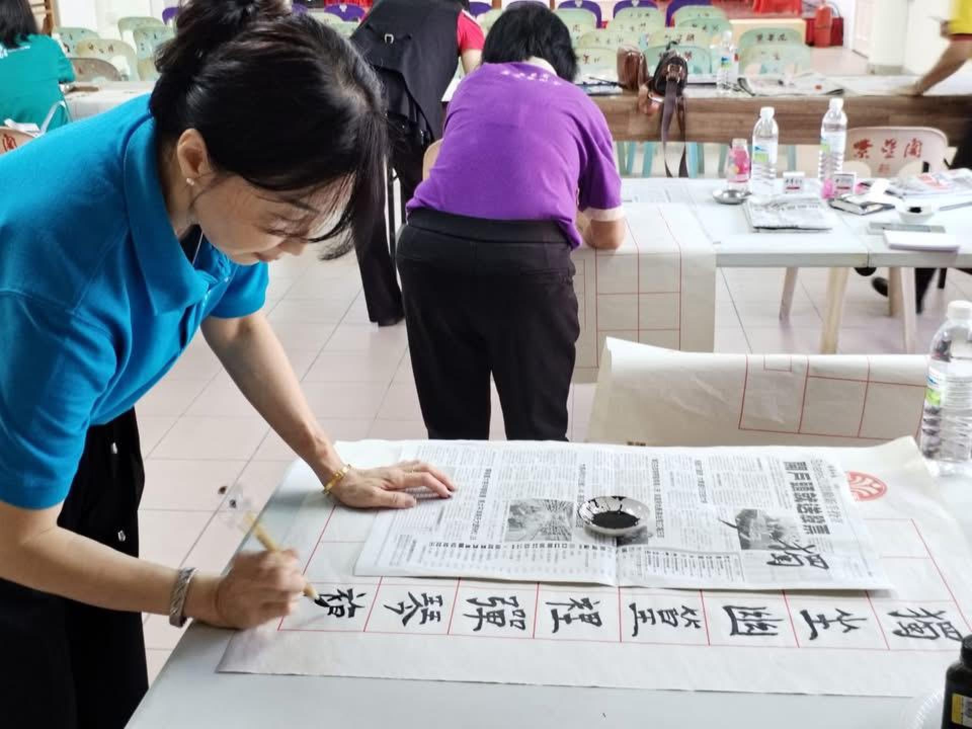 书法比赛进行中。