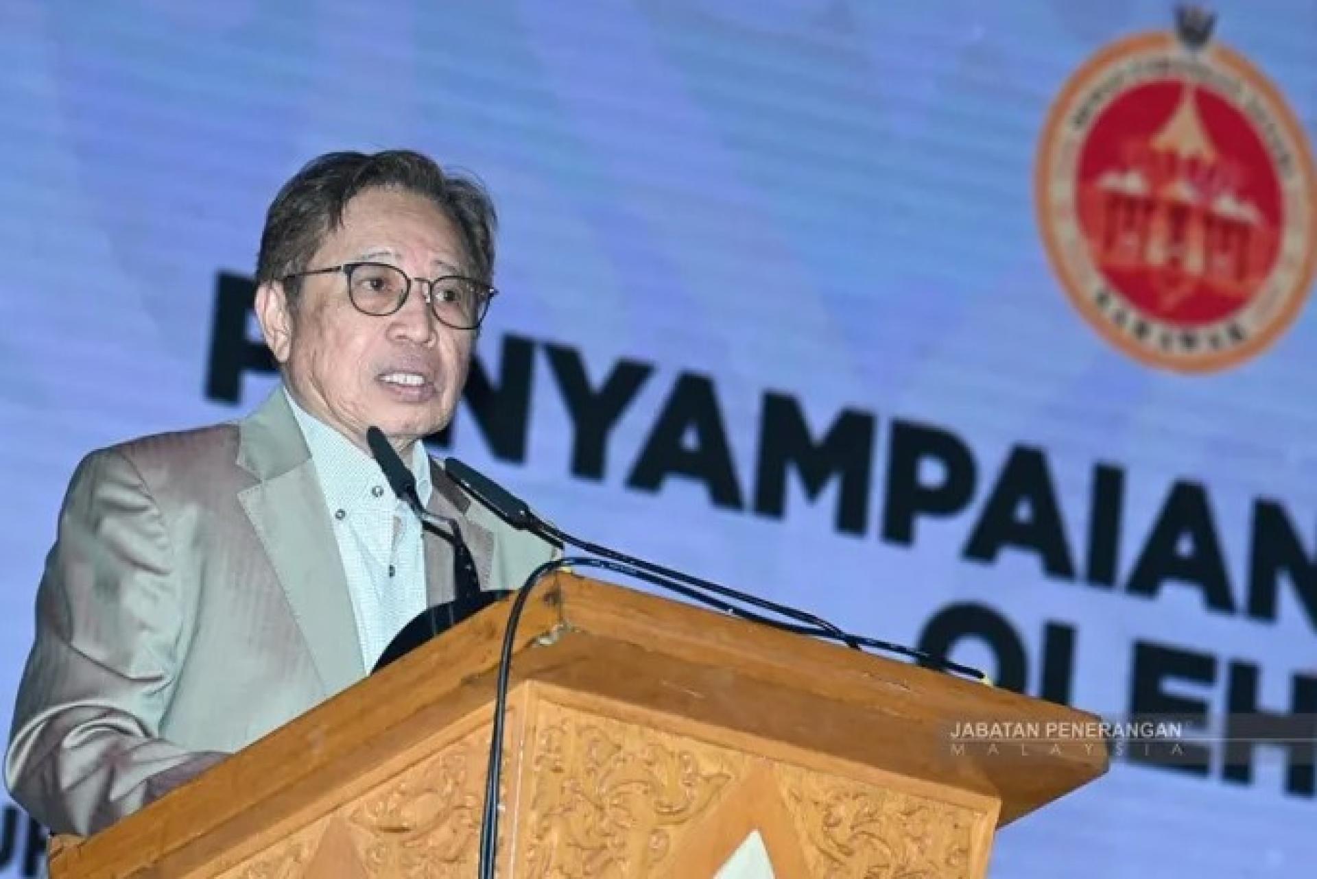 阿邦佐哈里在2025年5月27日于砂立法议会综合大楼出席GPS后座议员之夜，并发表主题为“一人为众，众为一（砂拉越优先）”的讲话。