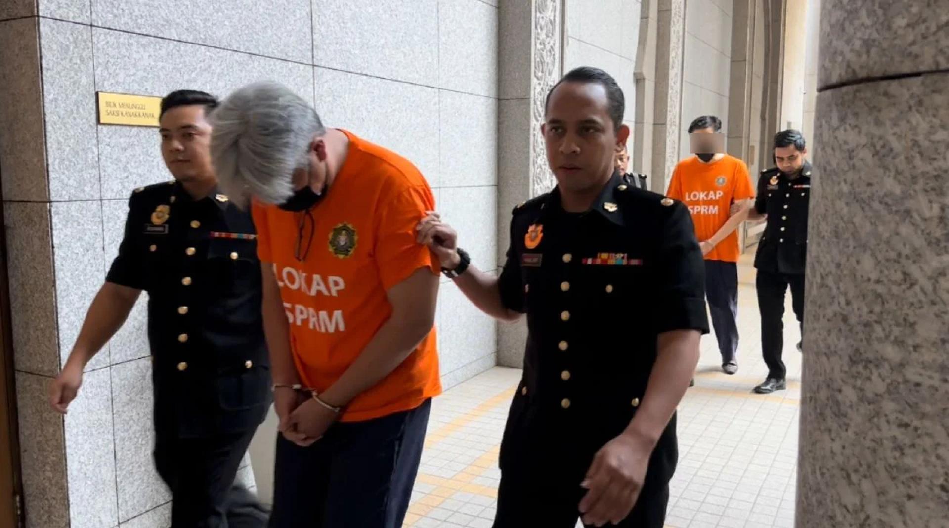 反贪污委员会逮捕了一家公司的前任老板及前首席财务官，以协助调查提交涉及810万令吉虚假文件案。