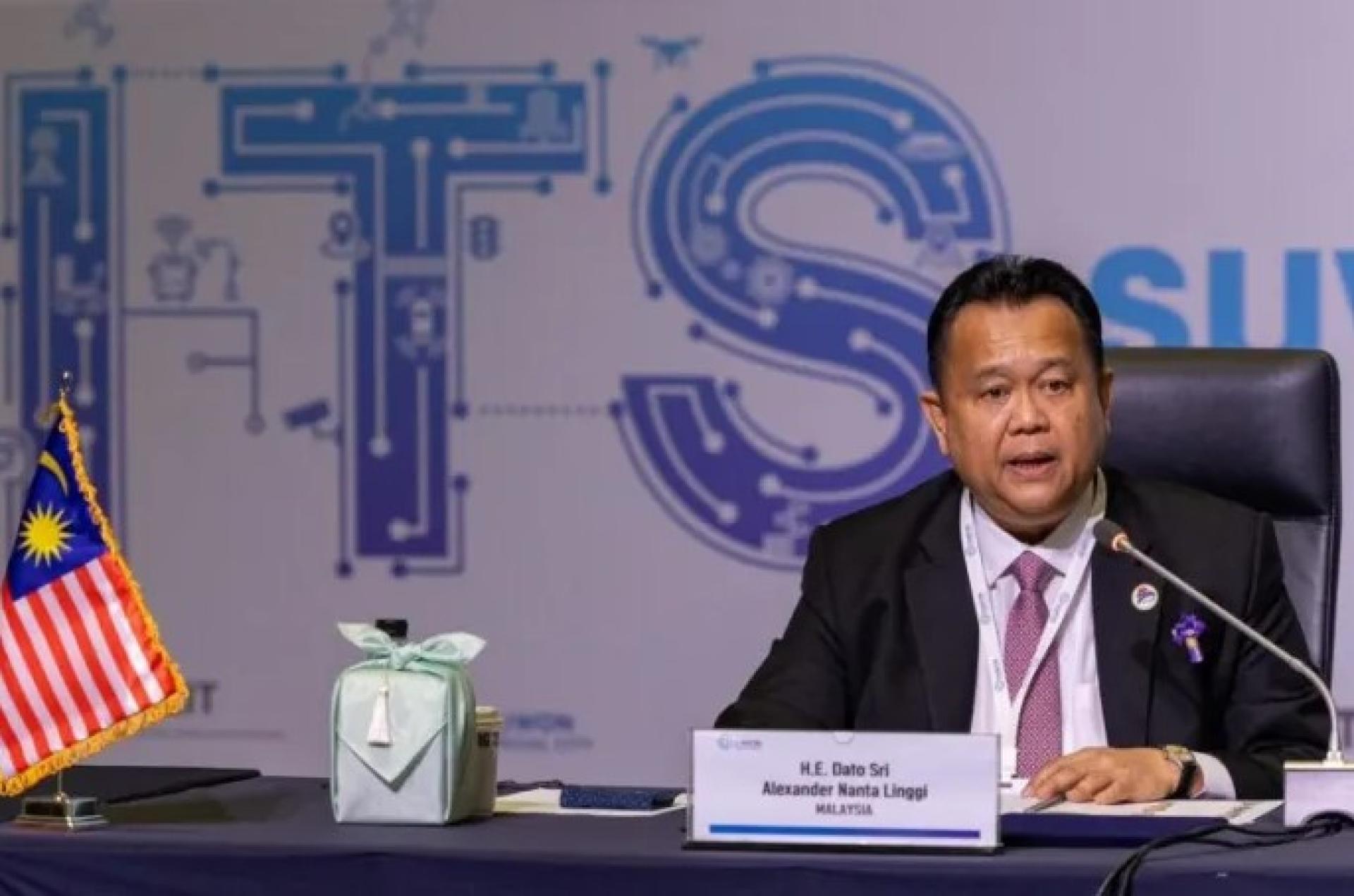 林奇在韩国水原举办的2025年智能交通系统（ITS）亚太论坛上发表《马来西亚面向未来的超互联城市：政策、进展与未来路径》演讲。
