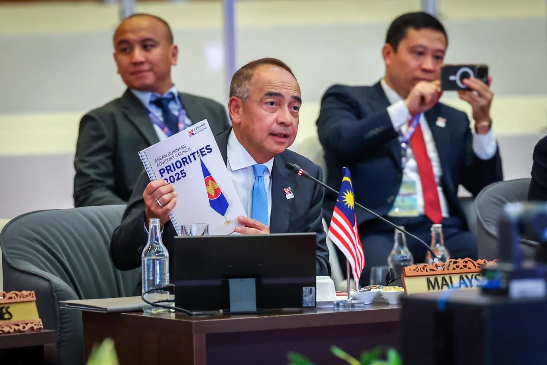 东盟-商业咨询委员会 (ASEAN-BAC)主席丹斯里纳西尔说，该委会正在筹备成立东盟私募市场协会事宜，预料能在年杪前完成。