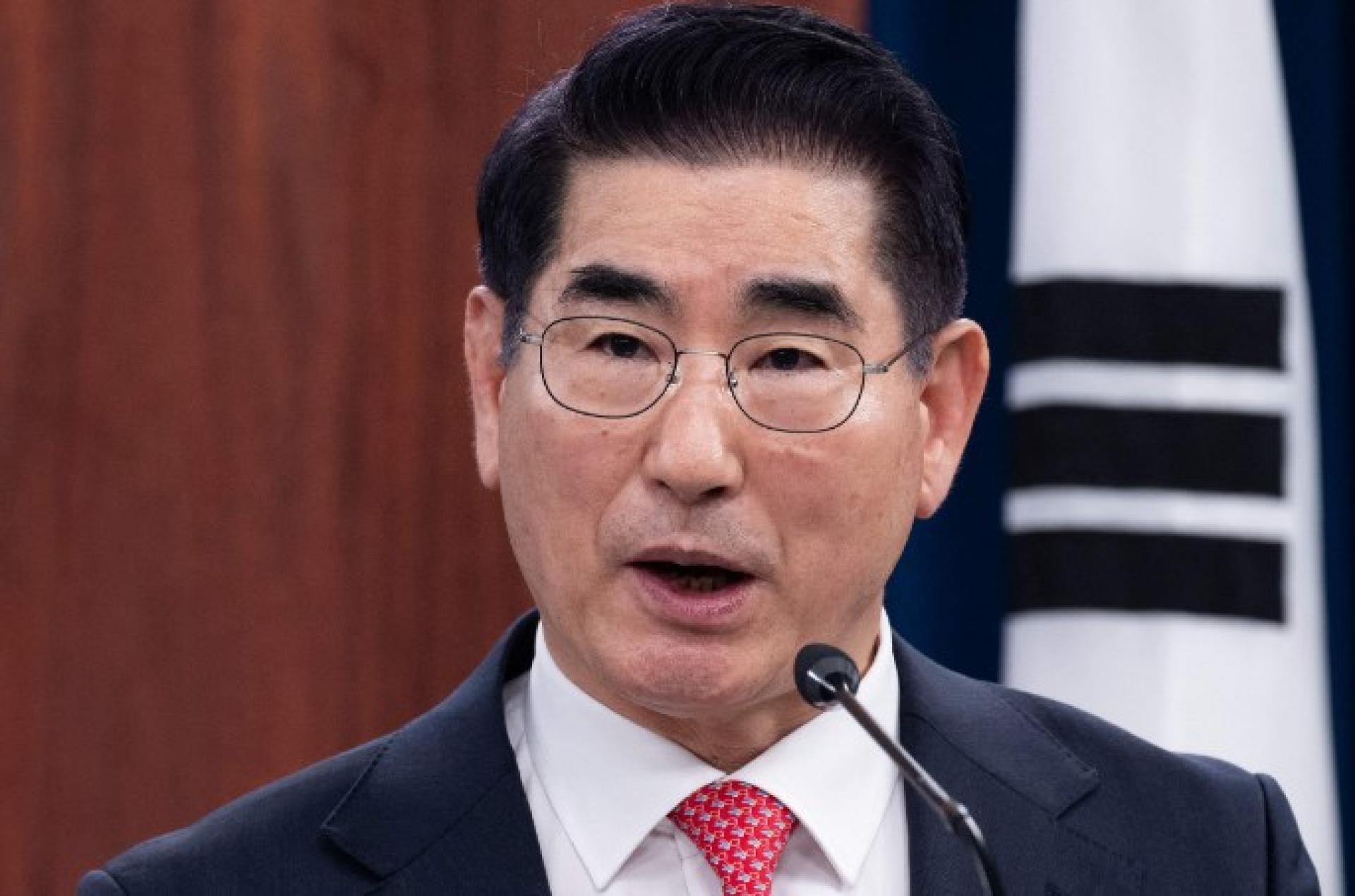 韩国国防部长金龙显。