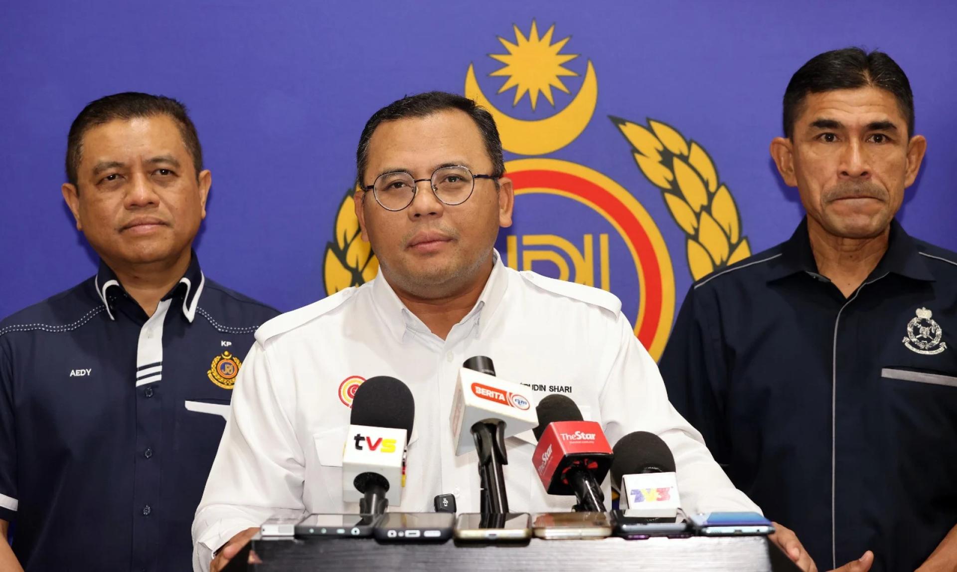 阿米鲁丁（中）：无论是中央或者州政府都致力于帮助有需要的群体，包括透过Mylesen计划帮助低收入群体考获摩托驾照。