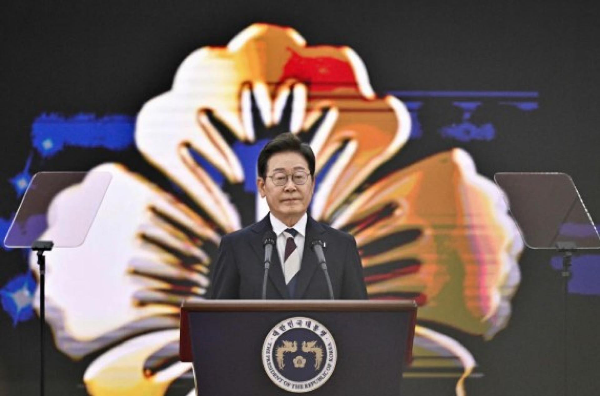李在明宣誓就职后发表讲话。