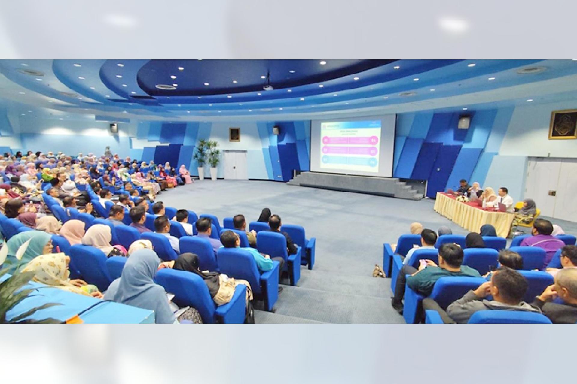 财政整顿计划和公私合作的社会化研讨会会场。