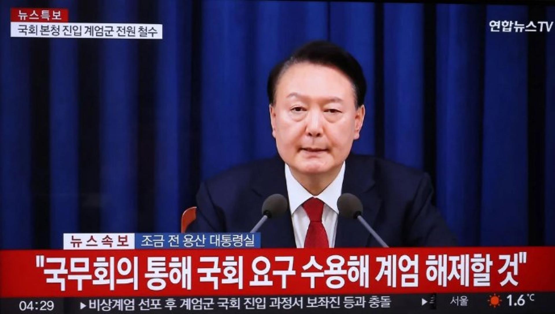 尹锡悦“搬起石头砸自己的脚”，面对在野党全面围剿。