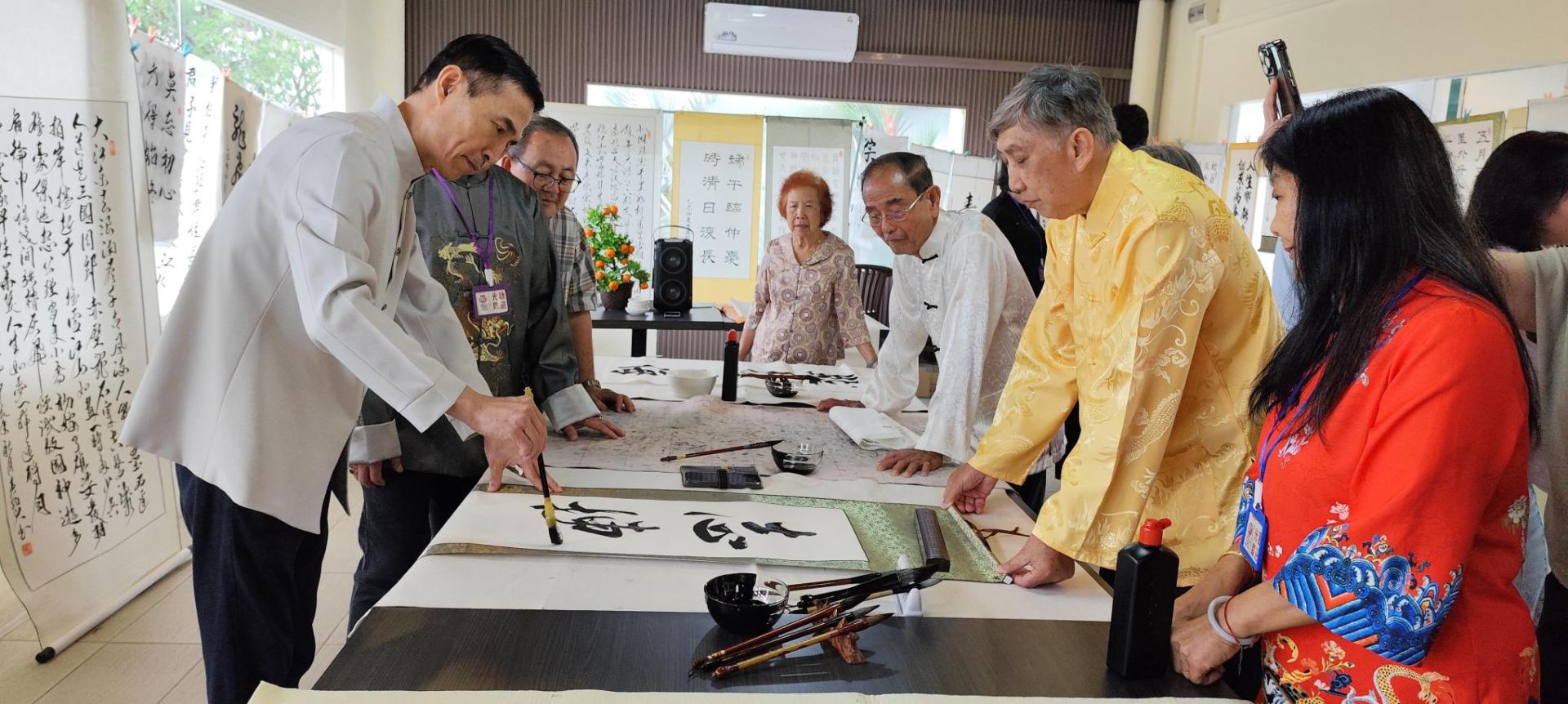 肖建国大使现场挥毫