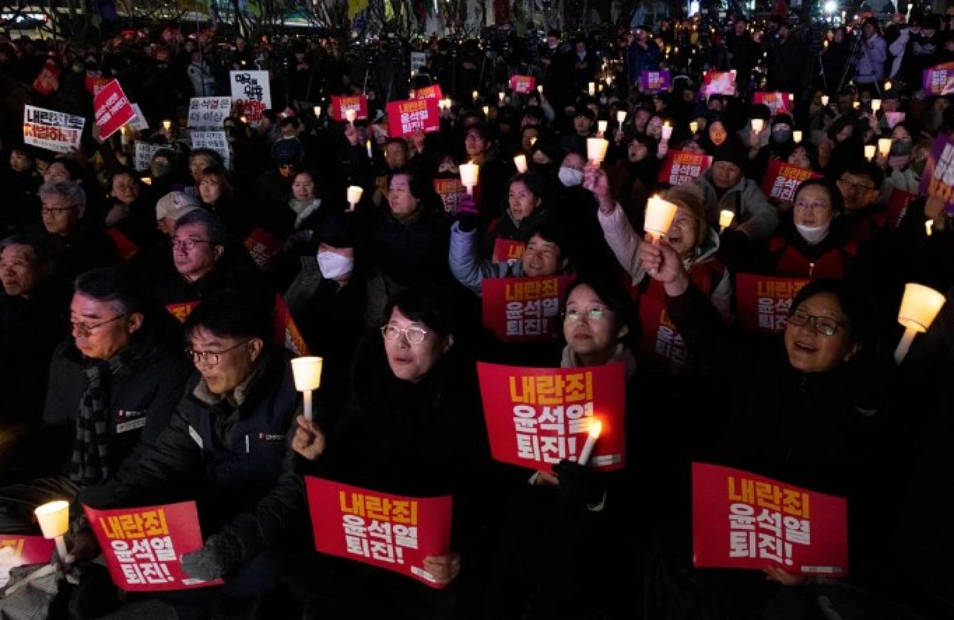 集会民众只有一个诉求，即尹锡悦下台。（图：新华社）