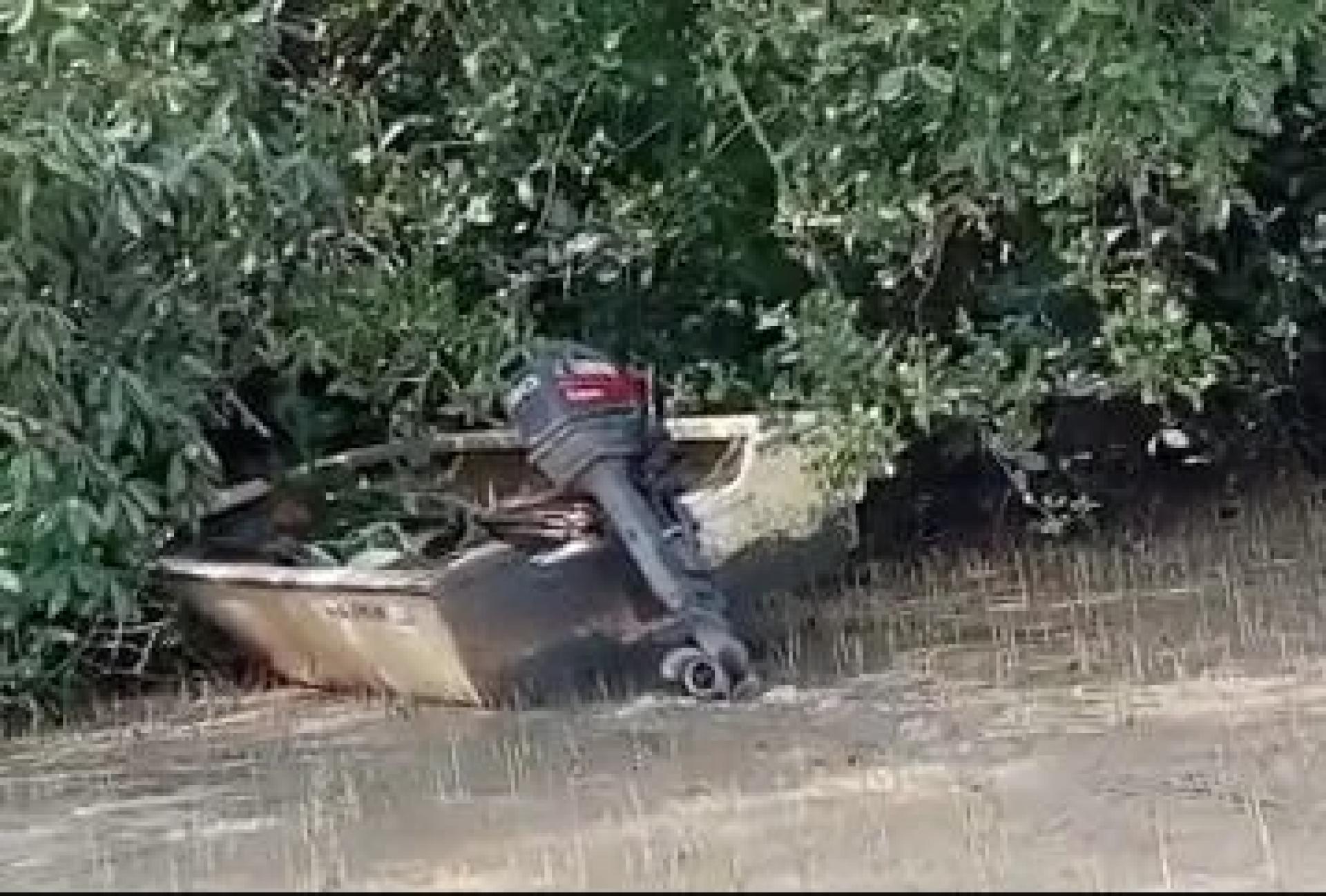 失踪者的小船空无一人，在伦乐甘榜西冷的巴当加央河岸漂流并撞向河岸。