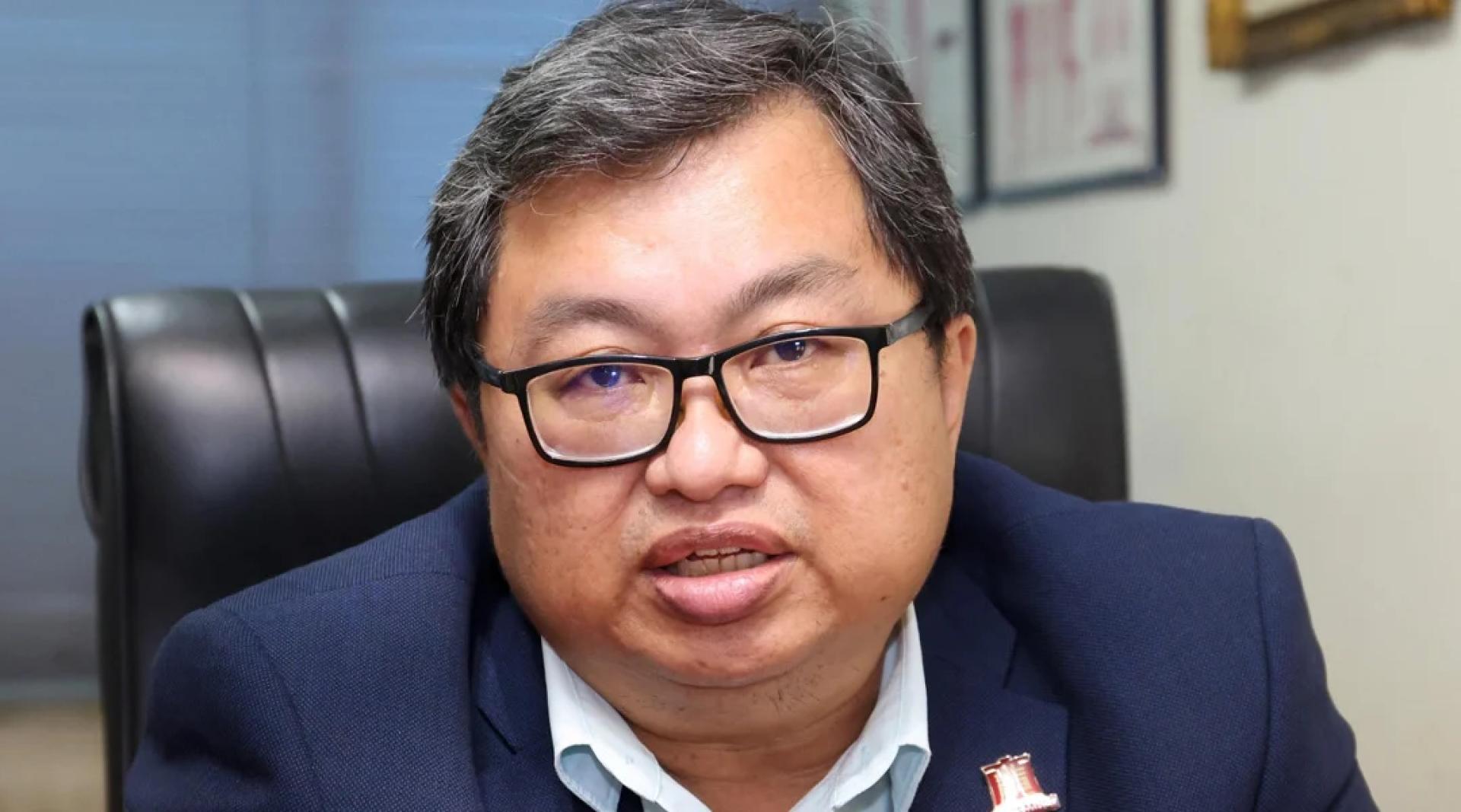 黄保国：部分企业可能通过裁员、降薪或涨价来应对税负增加。
