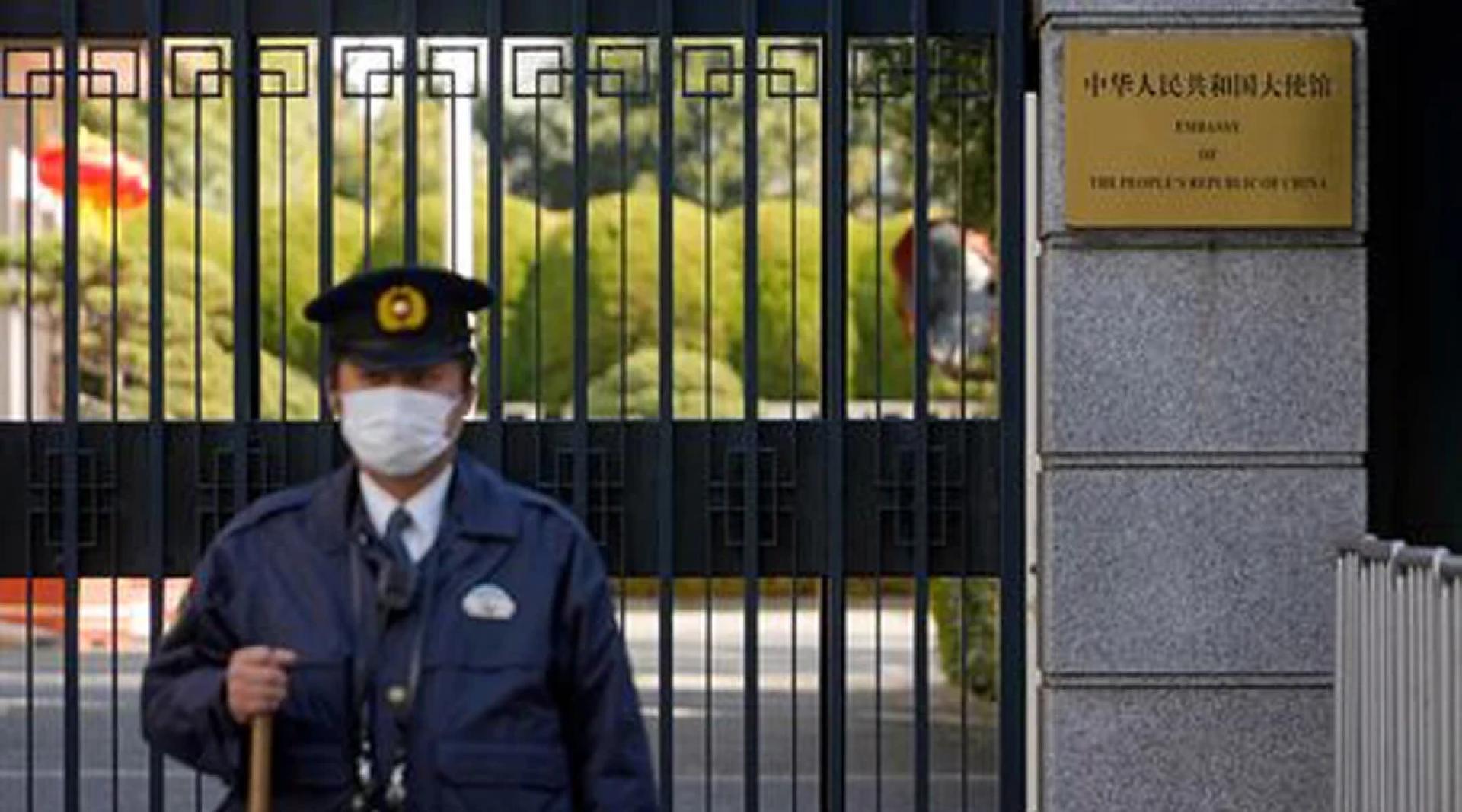中国驻日本大使馆（图）提醒称，在日本中国公民特别是游客、留学生要提高防范诈骗意识，谨防上当受骗。