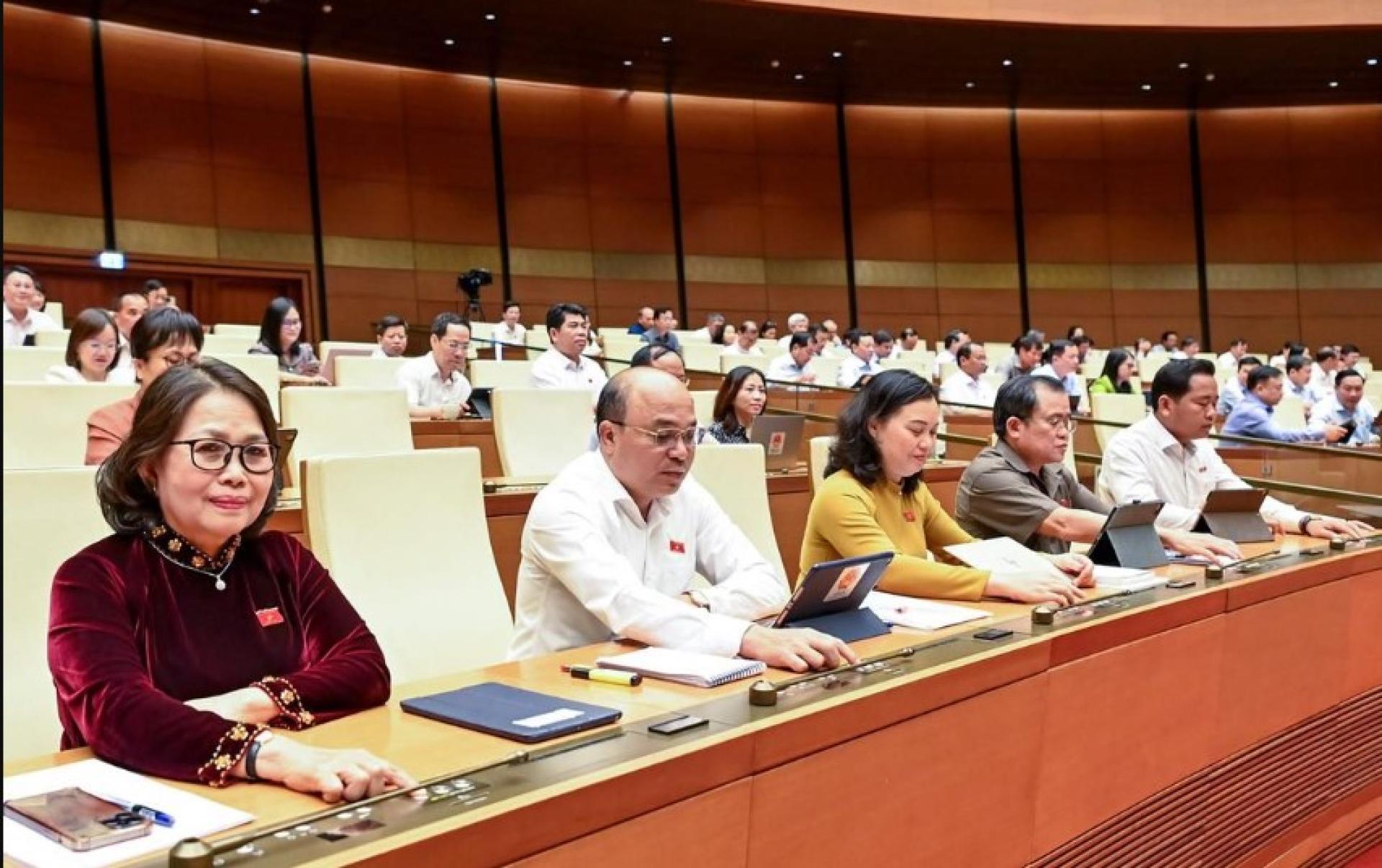 越南国会议员星期四（6月12日）以超过九成的支持率，投票通过了关于2025年省级行政区划调整的决议，将省市数量从63个减少到34个。