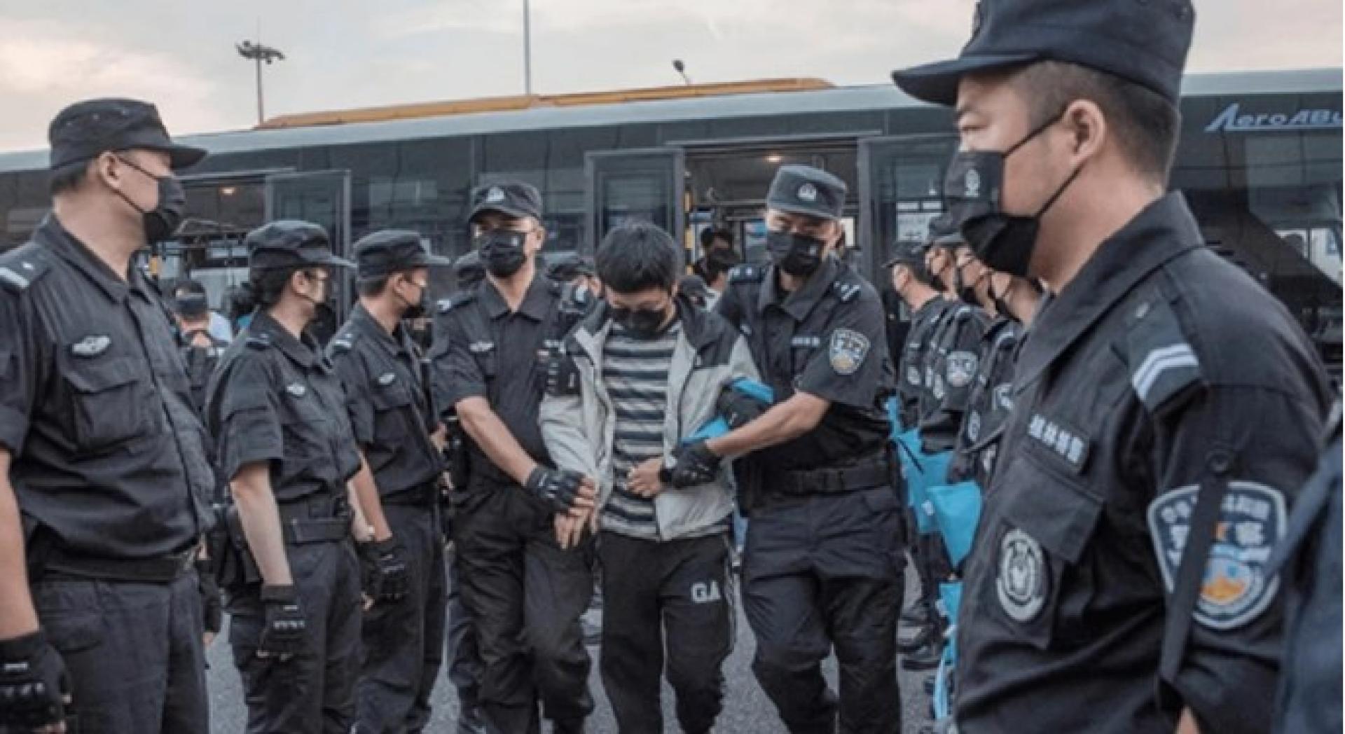 今年9月，中菲合作遣返涉及离岸博彩的中国公民。（档案照）