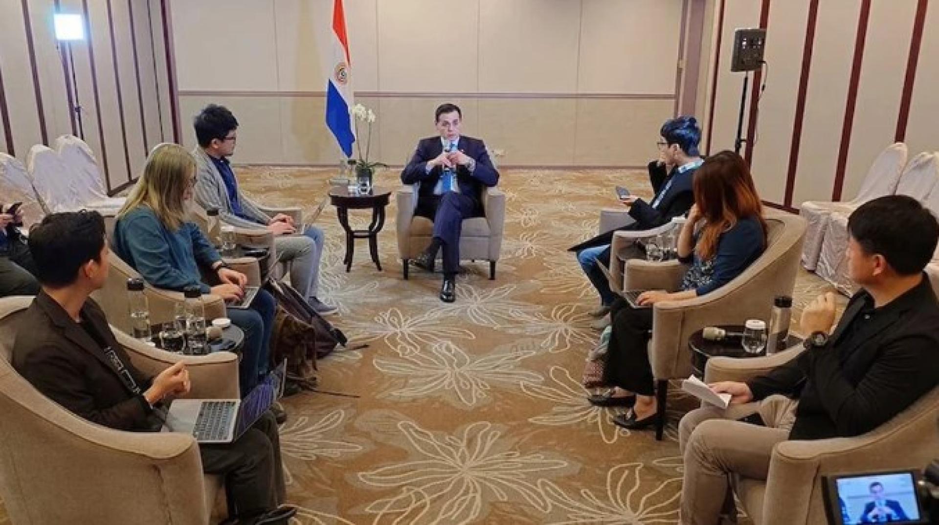 巴拉圭外交部举行记者会。