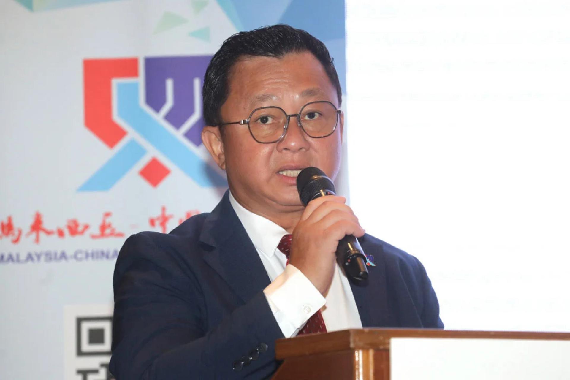 卢国祥鼓励我国华商积极拓展东盟市场，马中总商会愿意成为支援后盾。